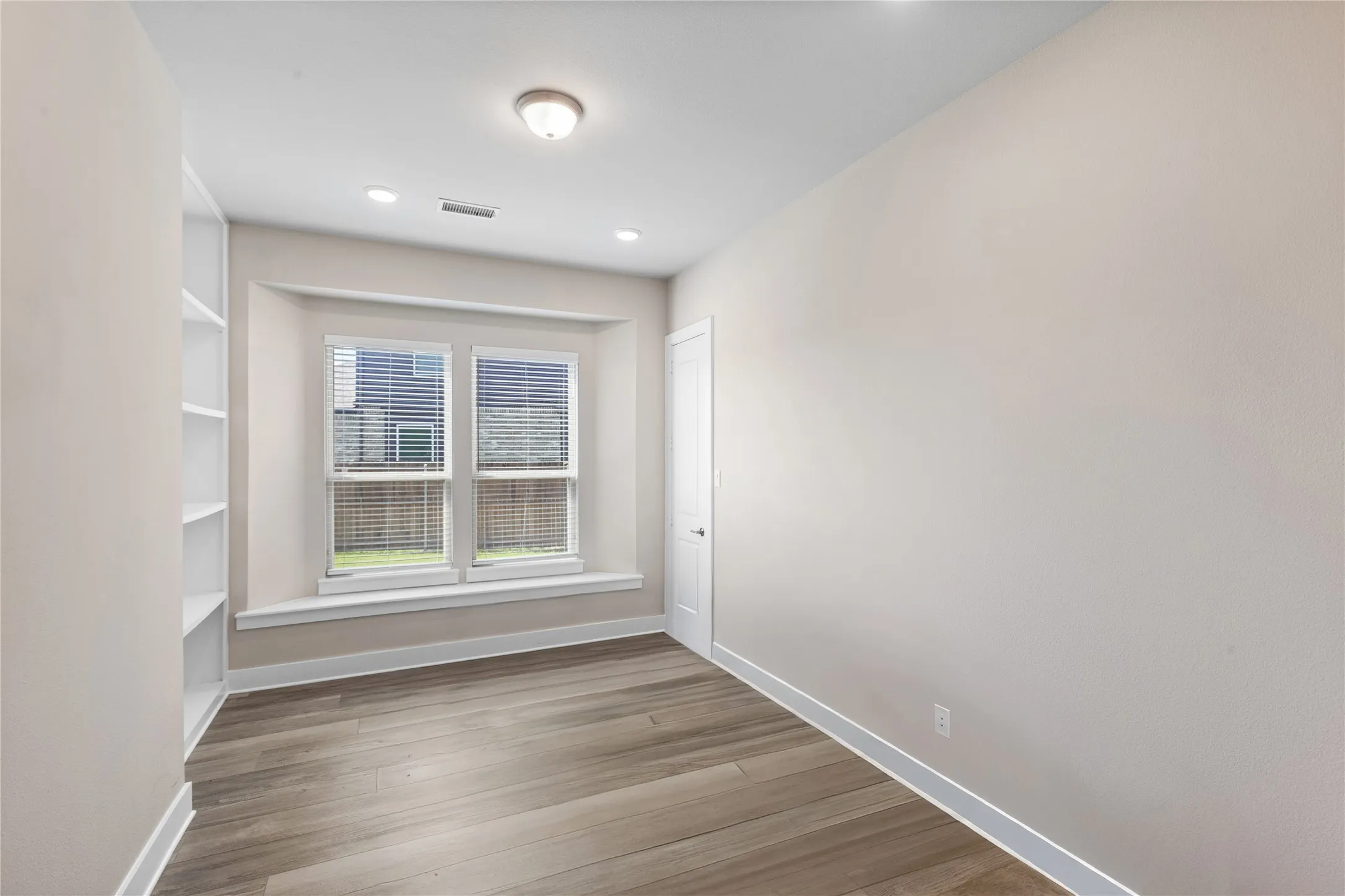 Single Family Residence For Rent in Dallas County , 1938 Silver Creek Lane, Cedar Hill, Texas 75104, 5 Bedroom, 5 Bathroom, 3 Garage spaces, 4,228 Sqft, built in 2024, mls#21384754, Real Estate Agent in Cedar Hill, Homes For Rent in Dallas county, Homes For Rent in Cedar Hill, Realtor in Cedar Hill Texas, Real Estate Brokerage Independent Realty Texas, Luminita Cordes Realtor