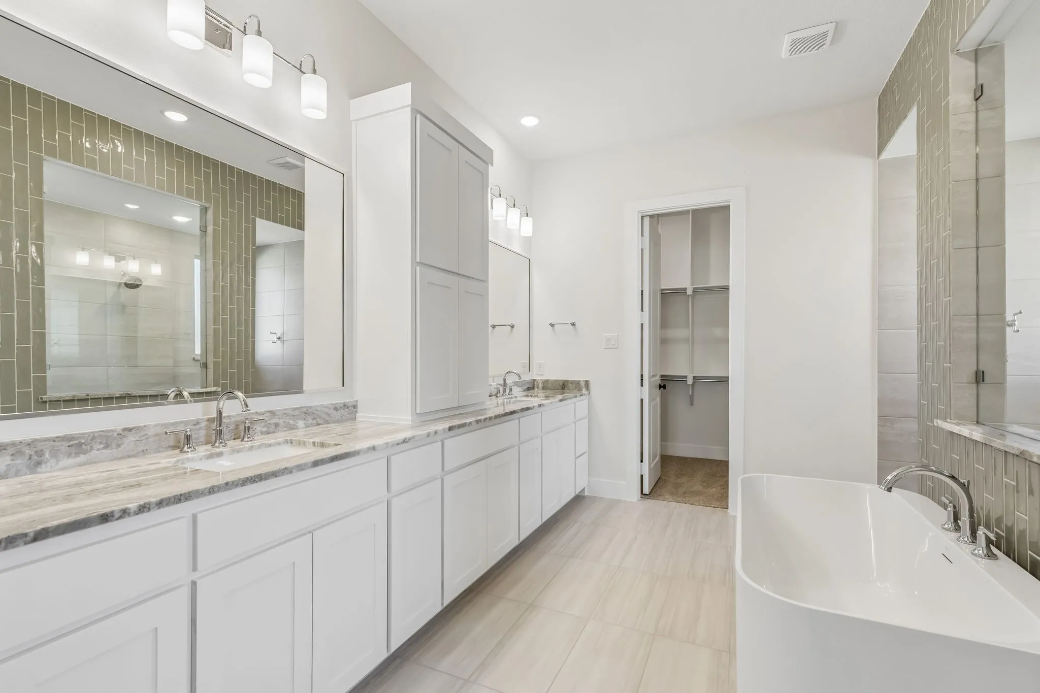 You'll find ample room for two in this gorgeous owner's bath!