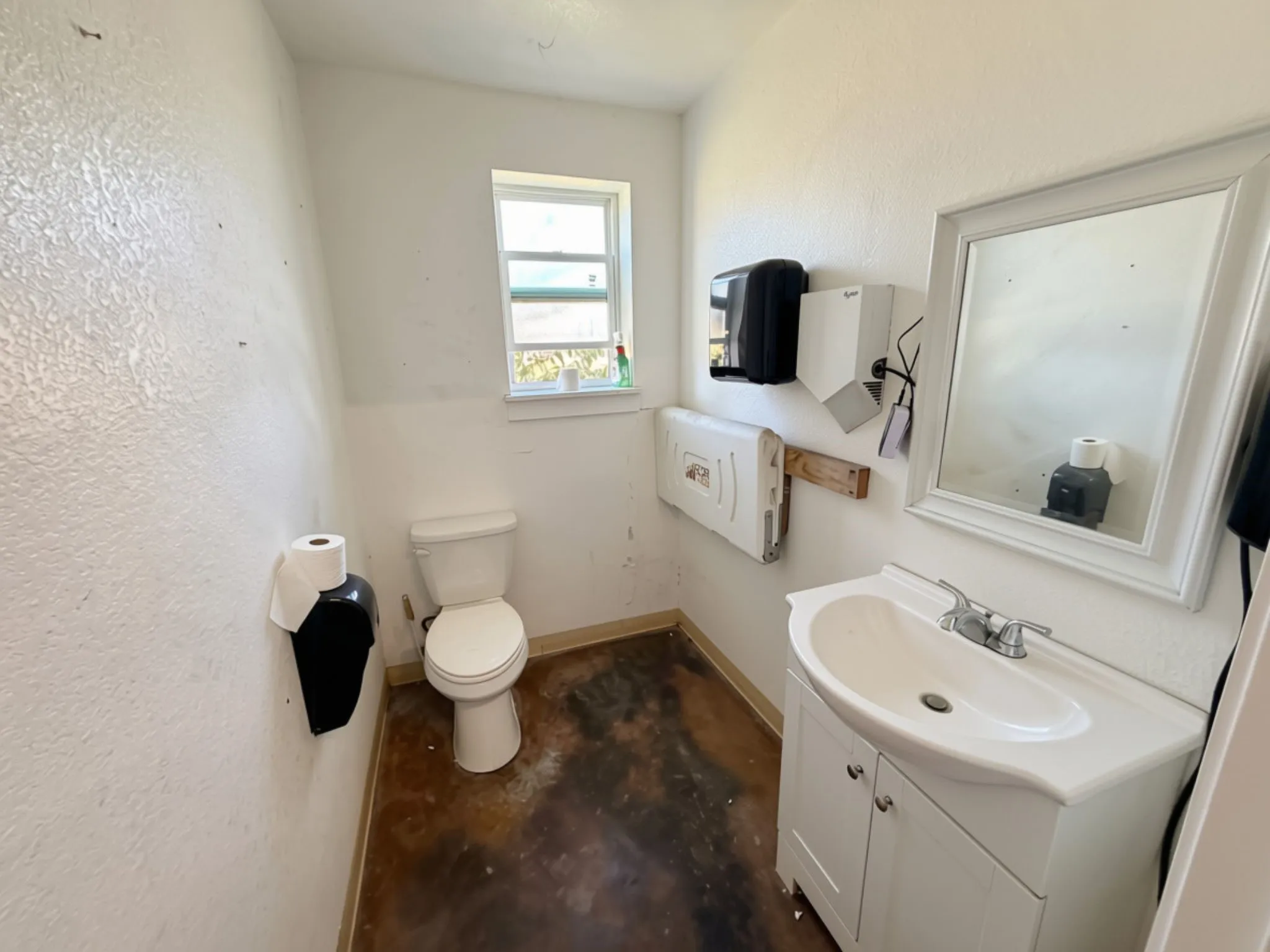 Warehouse For Sale in Hood County , 105 Bolton Road, Granbury, Texas 76049, 0, 0, Garage spaces, 0 Sqft, built in 1977, mls#21380860, Real Estate Agent in Granbury, Homes For Sale in Hood county, Homes For Sale in Granbury, Realtor in Granbury Texas, Real Estate Brokerage Independent Realty Texas, Luminita Cordes Realtor