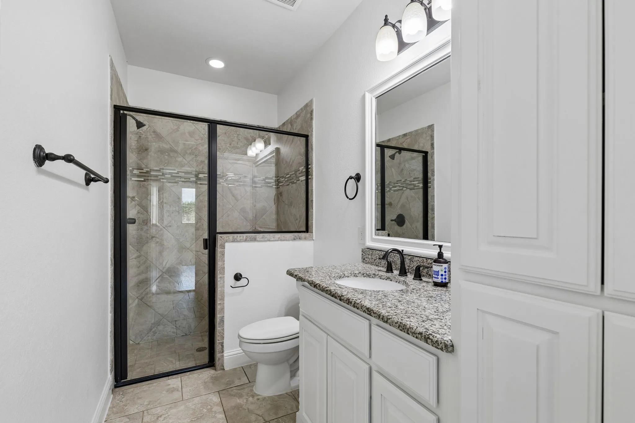 Single Family Residence For Sale in Wise County , 212 W Aurora Vista Trail, Aurora, Texas 76078, 5 Bedroom, 3 Bathroom, 3 Garage spaces, 3,575 Sqft, built in 2016, mls#21383087, Real Estate Agent in Aurora, Homes For Sale in Wise county, Homes For Sale in Aurora, Realtor in Aurora Texas, Real Estate Brokerage Independent Realty Texas, Luminita Cordes Realtor