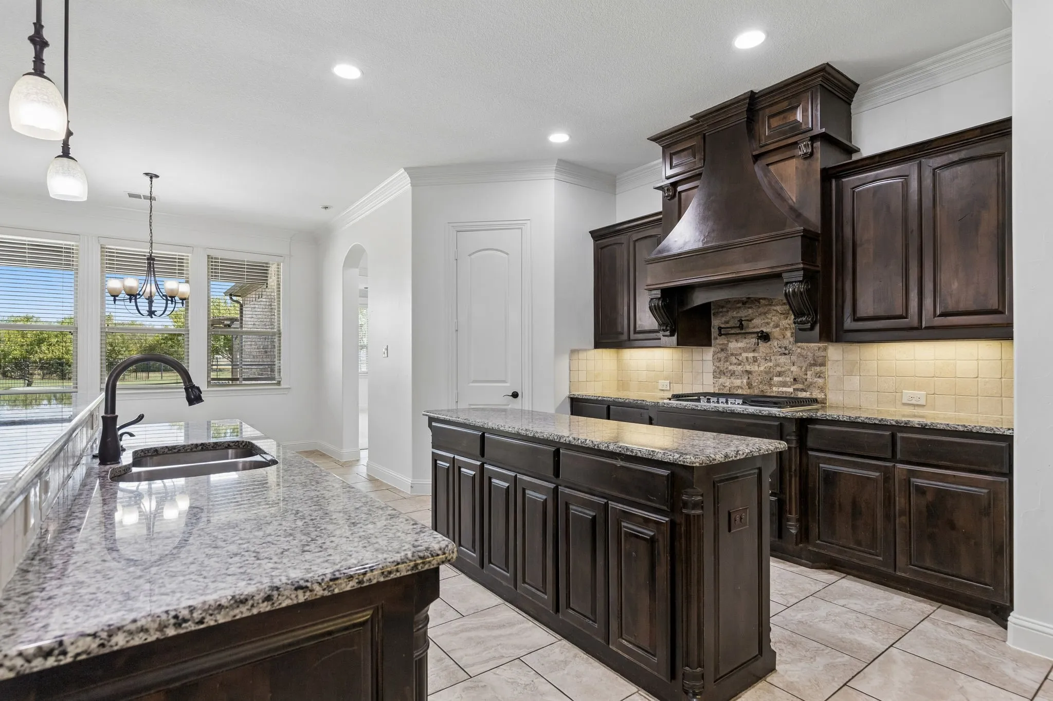 Single Family Residence For Sale in Wise County , 212 W Aurora Vista Trail, Aurora, Texas 76078, 5 Bedroom, 3 Bathroom, 3 Garage spaces, 3,575 Sqft, built in 2016, mls#21383087, Real Estate Agent in Aurora, Homes For Sale in Wise county, Homes For Sale in Aurora, Realtor in Aurora Texas, Real Estate Brokerage Independent Realty Texas, Luminita Cordes Realtor