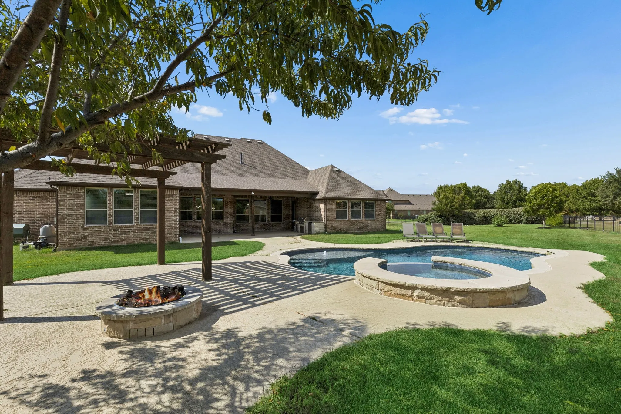 Single Family Residence For Sale in Wise County , 212 W Aurora Vista Trail, Aurora, Texas 76078, 5 Bedroom, 3 Bathroom, 3 Garage spaces, 3,575 Sqft, built in 2016, mls#21383087, Real Estate Agent in Aurora, Homes For Sale in Wise county, Homes For Sale in Aurora, Realtor in Aurora Texas, Real Estate Brokerage Independent Realty Texas, Luminita Cordes Realtor
