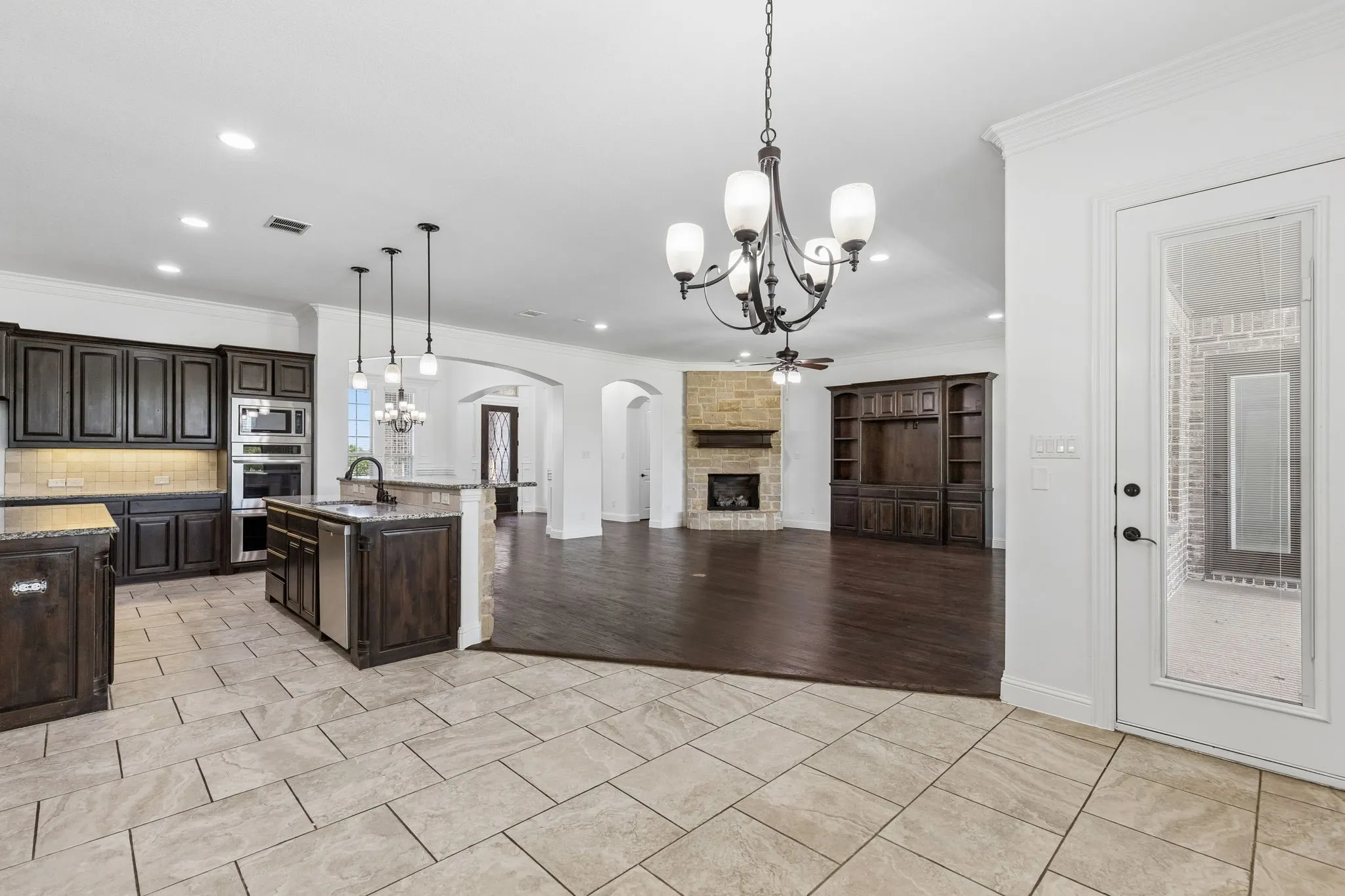 Single Family Residence For Sale in Wise County , 212 W Aurora Vista Trail, Aurora, Texas 76078, 5 Bedroom, 3 Bathroom, 3 Garage spaces, 3,575 Sqft, built in 2016, mls#21383087, Real Estate Agent in Aurora, Homes For Sale in Wise county, Homes For Sale in Aurora, Realtor in Aurora Texas, Real Estate Brokerage Independent Realty Texas, Luminita Cordes Realtor