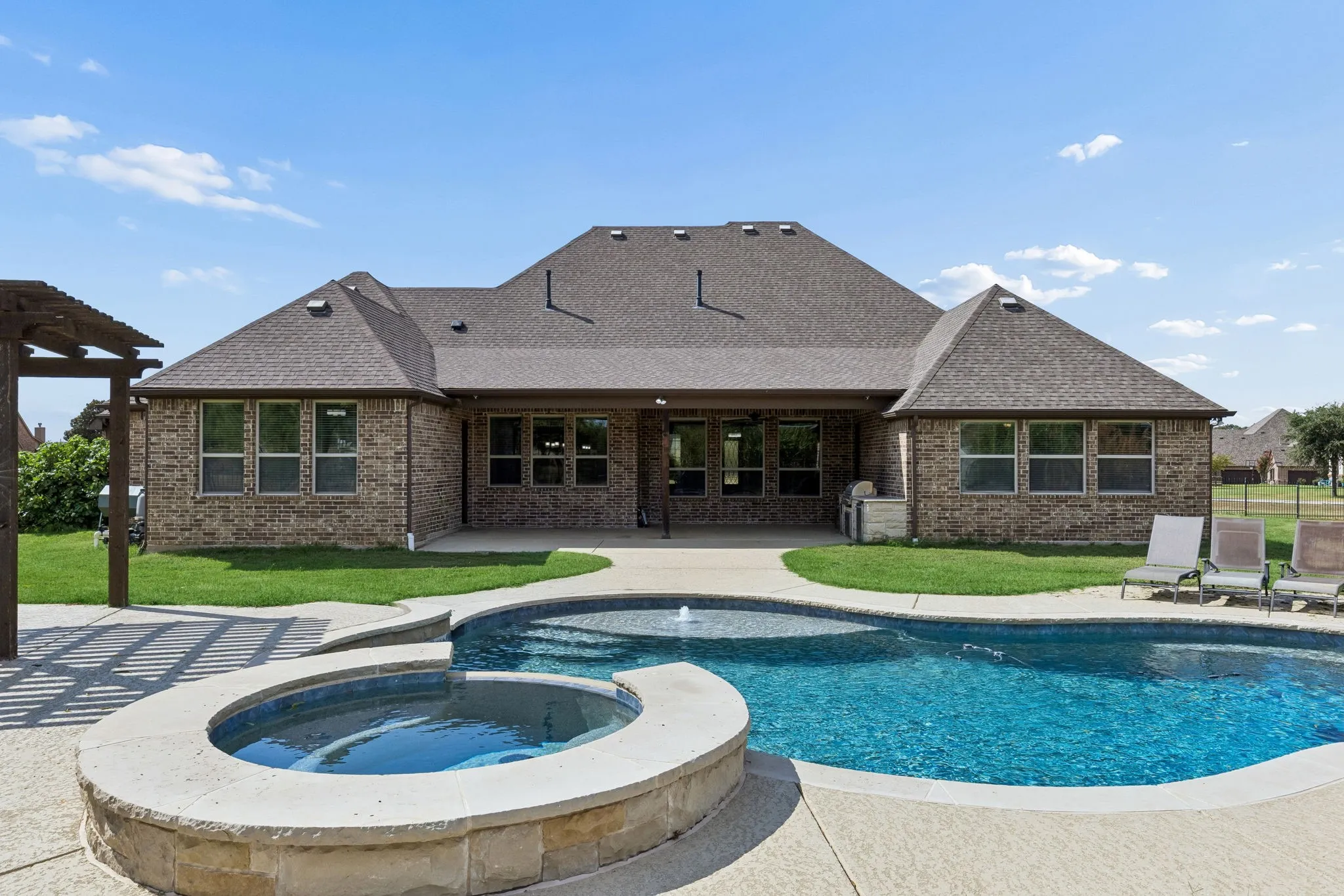 Single Family Residence For Sale in Wise County , 212 W Aurora Vista Trail, Aurora, Texas 76078, 5 Bedroom, 3 Bathroom, 3 Garage spaces, 3,575 Sqft, built in 2016, mls#21383087, Real Estate Agent in Aurora, Homes For Sale in Wise county, Homes For Sale in Aurora, Realtor in Aurora Texas, Real Estate Brokerage Independent Realty Texas, Luminita Cordes Realtor