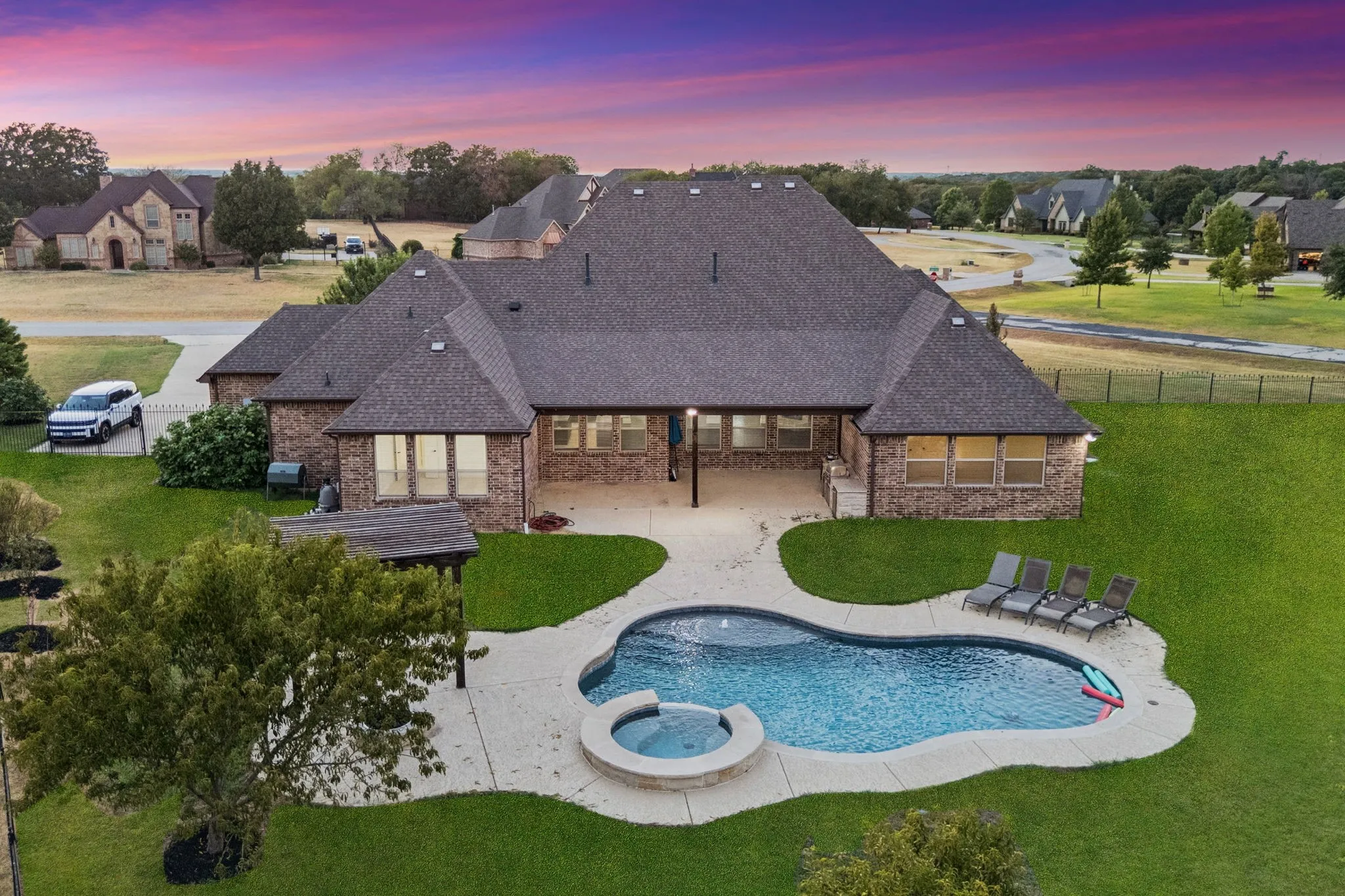 Single Family Residence For Sale in Wise County , 212 W Aurora Vista Trail, Aurora, Texas 76078, 5 Bedroom, 3 Bathroom, 3 Garage spaces, 3,575 Sqft, built in 2016, mls#21383087, Real Estate Agent in Aurora, Homes For Sale in Wise county, Homes For Sale in Aurora, Realtor in Aurora Texas, Real Estate Brokerage Independent Realty Texas, Luminita Cordes Realtor