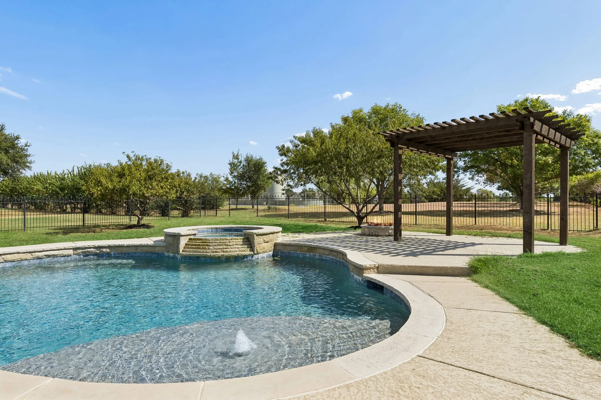 Single Family Residence For Sale in Wise County , 212 W Aurora Vista Trail, Aurora, Texas 76078, 5 Bedroom, 3 Bathroom, 3 Garage spaces, 3,575 Sqft, built in 2016, mls#21383087, Real Estate Agent in Aurora, Homes For Sale in Wise county, Homes For Sale in Aurora, Realtor in Aurora Texas, Real Estate Brokerage Independent Realty Texas, Luminita Cordes Realtor