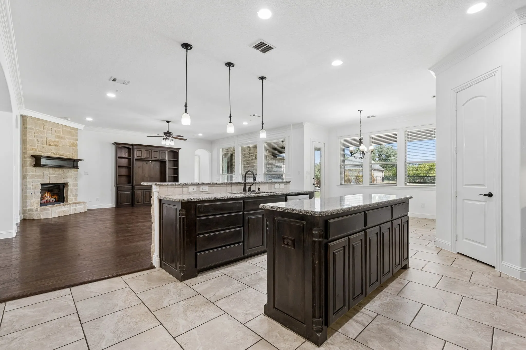 Single Family Residence For Sale in Wise County , 212 W Aurora Vista Trail, Aurora, Texas 76078, 5 Bedroom, 3 Bathroom, 3 Garage spaces, 3,575 Sqft, built in 2016, mls#21383087, Real Estate Agent in Aurora, Homes For Sale in Wise county, Homes For Sale in Aurora, Realtor in Aurora Texas, Real Estate Brokerage Independent Realty Texas, Luminita Cordes Realtor