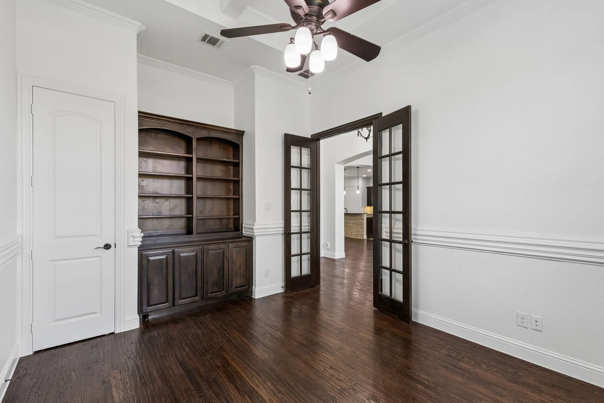 Single Family Residence For Sale in Wise County , 212 W Aurora Vista Trail, Aurora, Texas 76078, 5 Bedroom, 3 Bathroom, 3 Garage spaces, 3,575 Sqft, built in 2016, mls#21383087, Real Estate Agent in Aurora, Homes For Sale in Wise county, Homes For Sale in Aurora, Realtor in Aurora Texas, Real Estate Brokerage Independent Realty Texas, Luminita Cordes Realtor