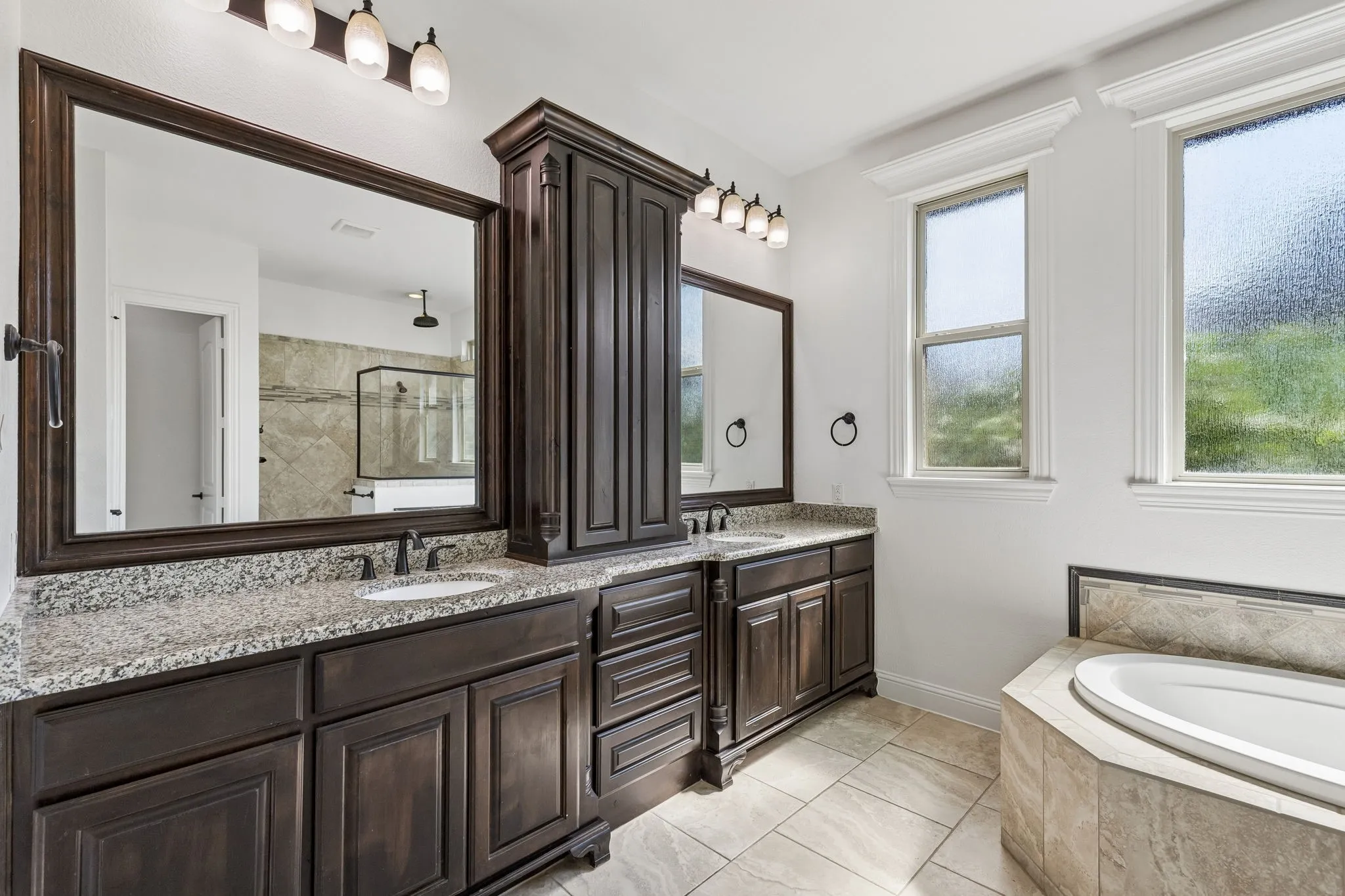 Single Family Residence For Sale in Wise County , 212 W Aurora Vista Trail, Aurora, Texas 76078, 5 Bedroom, 3 Bathroom, 3 Garage spaces, 3,575 Sqft, built in 2016, mls#21383087, Real Estate Agent in Aurora, Homes For Sale in Wise county, Homes For Sale in Aurora, Realtor in Aurora Texas, Real Estate Brokerage Independent Realty Texas, Luminita Cordes Realtor