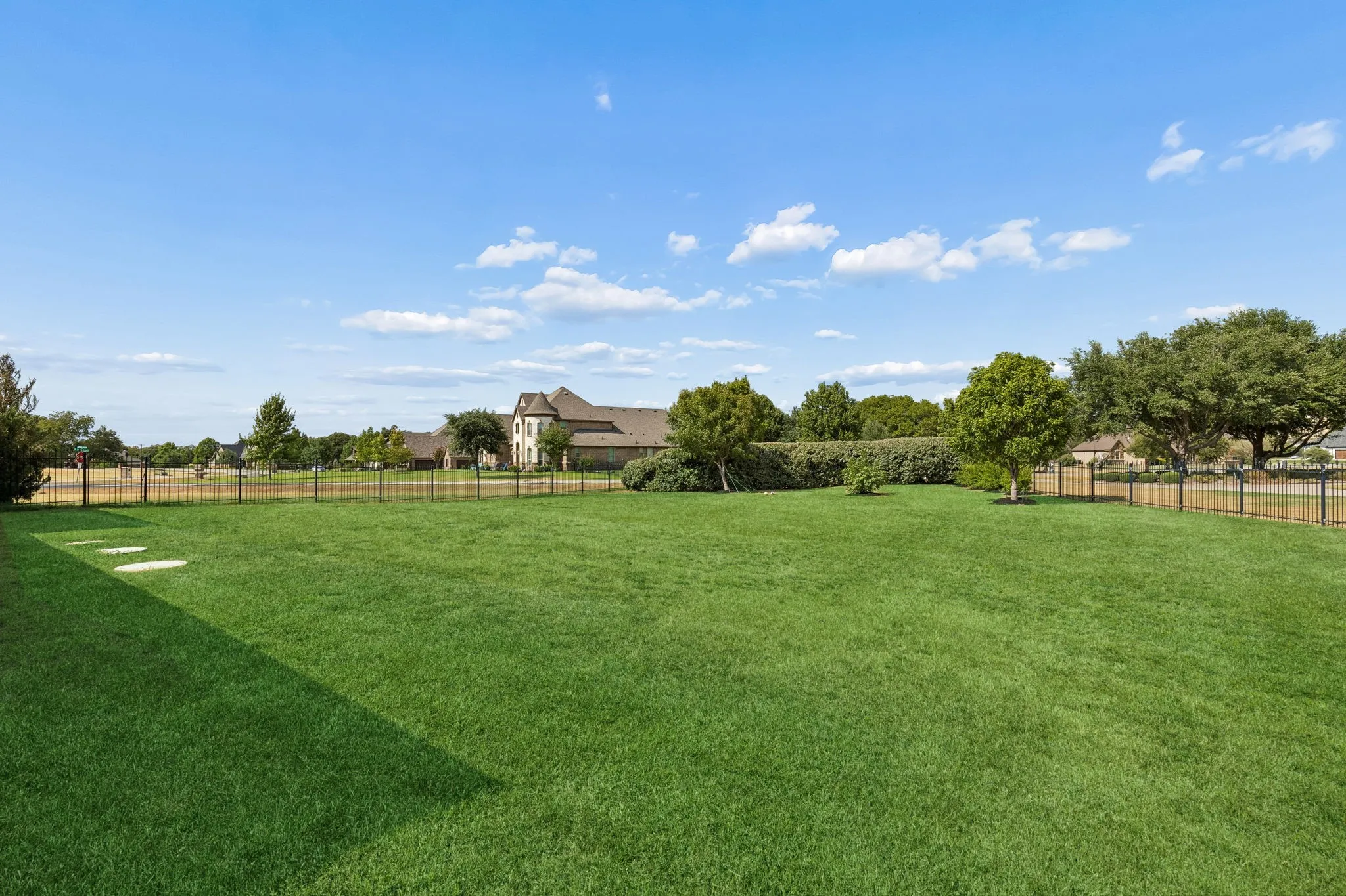 Single Family Residence For Sale in Wise County , 212 W Aurora Vista Trail, Aurora, Texas 76078, 5 Bedroom, 3 Bathroom, 3 Garage spaces, 3,575 Sqft, built in 2016, mls#21383087, Real Estate Agent in Aurora, Homes For Sale in Wise county, Homes For Sale in Aurora, Realtor in Aurora Texas, Real Estate Brokerage Independent Realty Texas, Luminita Cordes Realtor