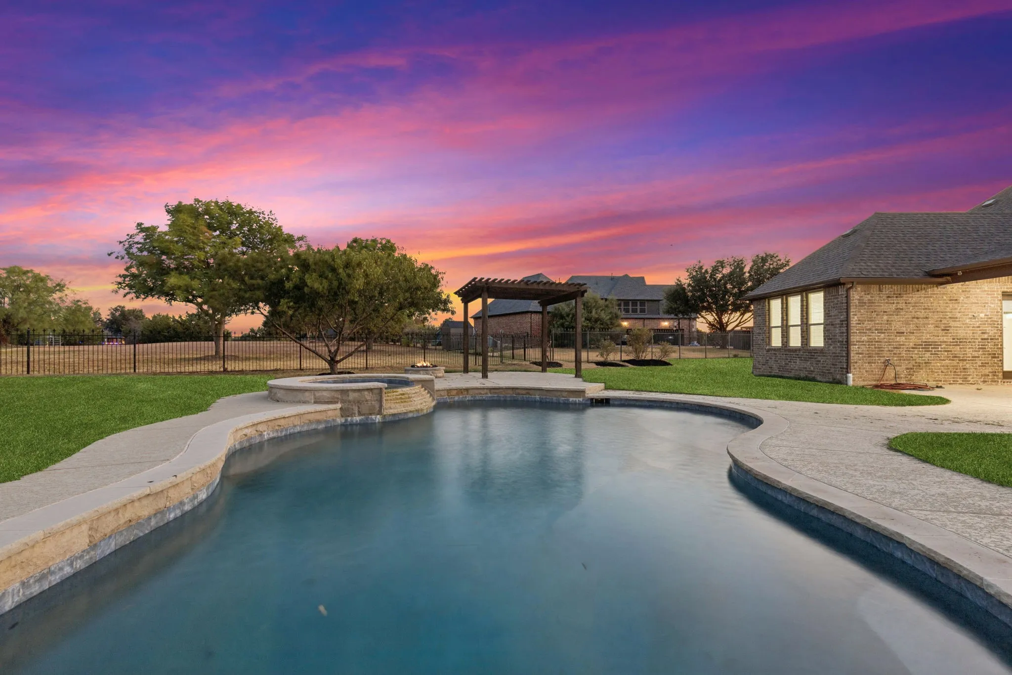 Single Family Residence For Sale in Wise County , 212 W Aurora Vista Trail, Aurora, Texas 76078, 5 Bedroom, 3 Bathroom, 3 Garage spaces, 3,575 Sqft, built in 2016, mls#21383087, Real Estate Agent in Aurora, Homes For Sale in Wise county, Homes For Sale in Aurora, Realtor in Aurora Texas, Real Estate Brokerage Independent Realty Texas, Luminita Cordes Realtor