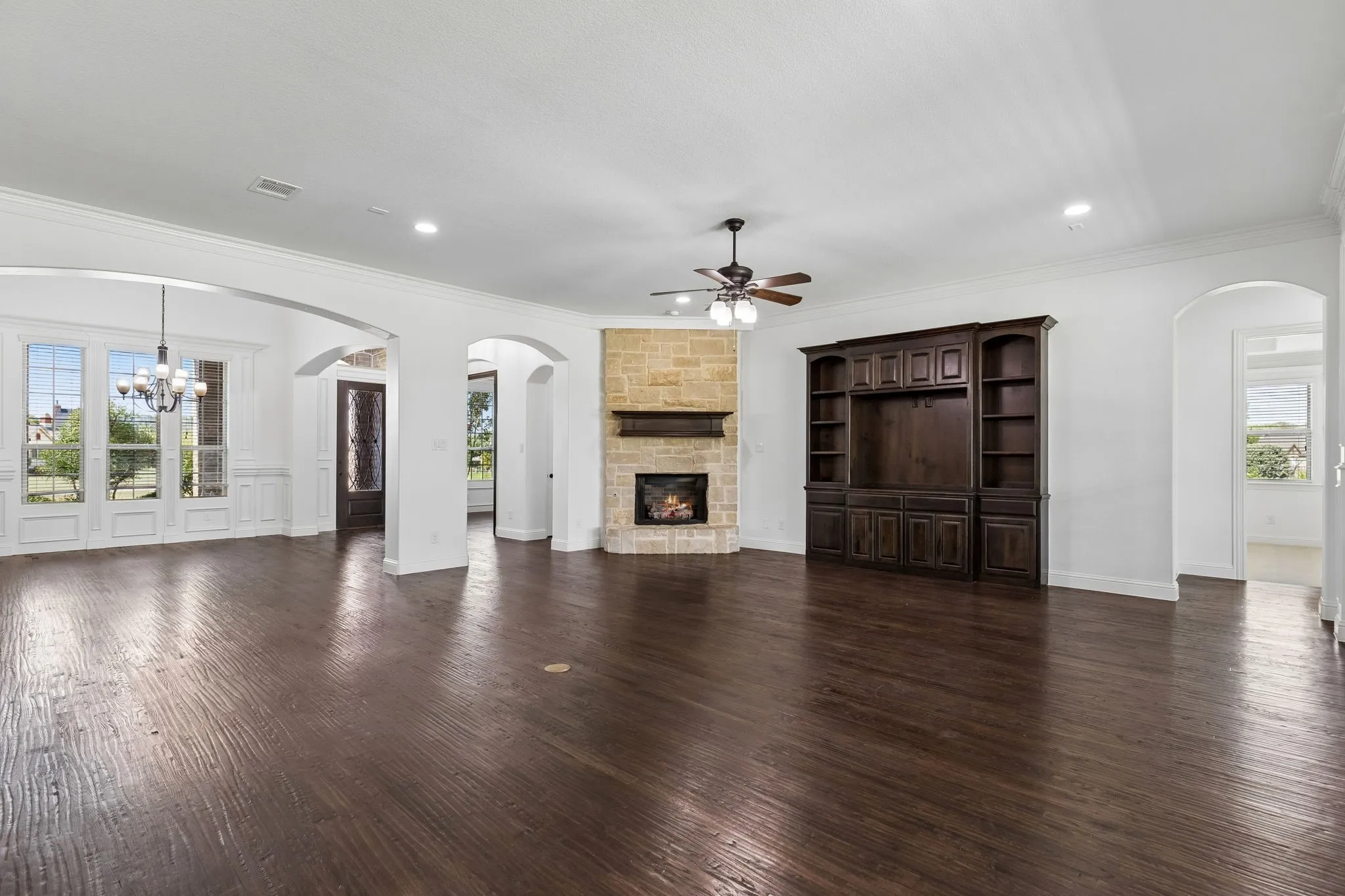 Single Family Residence For Sale in Wise County , 212 W Aurora Vista Trail, Aurora, Texas 76078, 5 Bedroom, 3 Bathroom, 3 Garage spaces, 3,575 Sqft, built in 2016, mls#21383087, Real Estate Agent in Aurora, Homes For Sale in Wise county, Homes For Sale in Aurora, Realtor in Aurora Texas, Real Estate Brokerage Independent Realty Texas, Luminita Cordes Realtor
