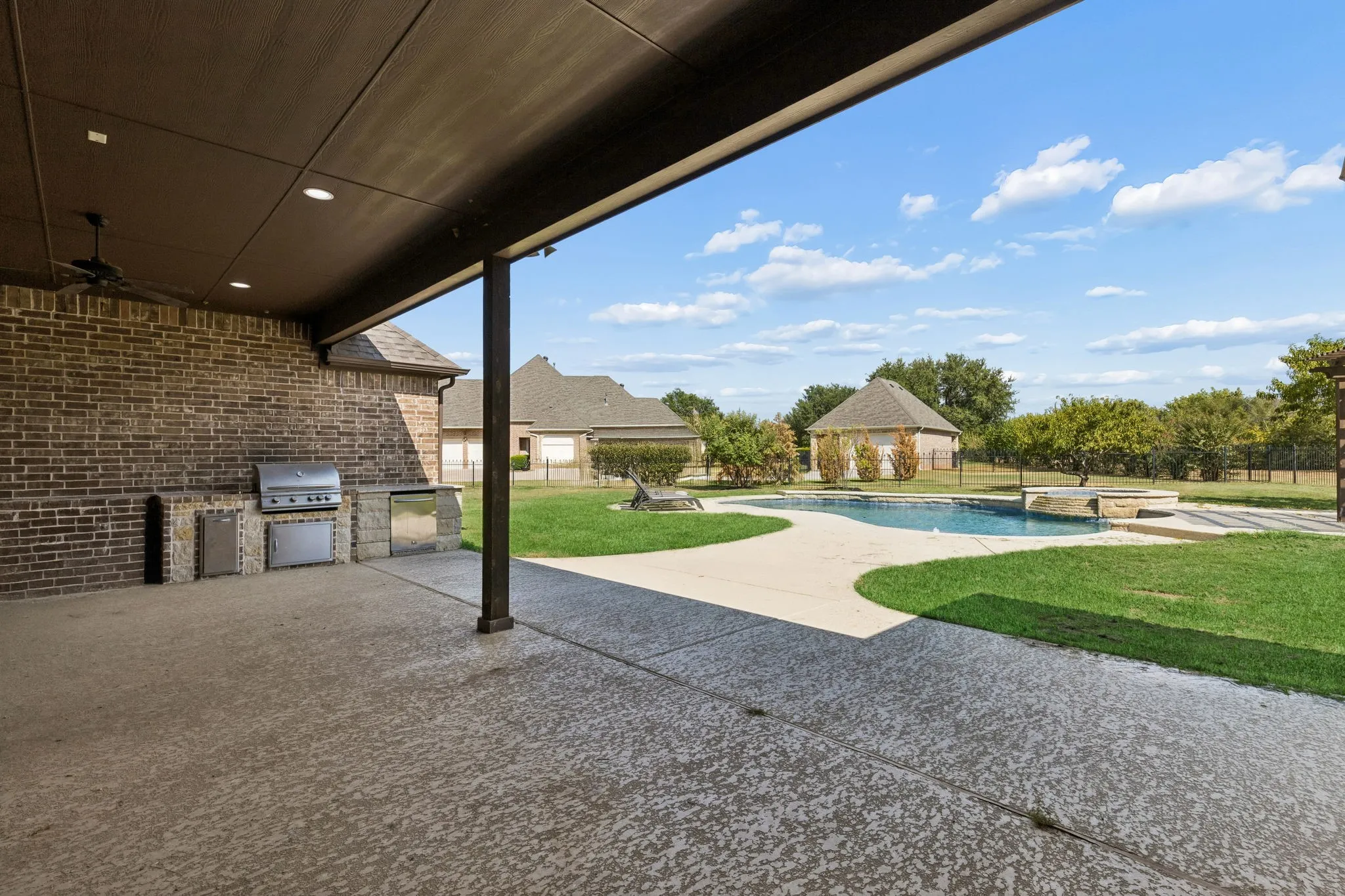 Single Family Residence For Sale in Wise County , 212 W Aurora Vista Trail, Aurora, Texas 76078, 5 Bedroom, 3 Bathroom, 3 Garage spaces, 3,575 Sqft, built in 2016, mls#21383087, Real Estate Agent in Aurora, Homes For Sale in Wise county, Homes For Sale in Aurora, Realtor in Aurora Texas, Real Estate Brokerage Independent Realty Texas, Luminita Cordes Realtor