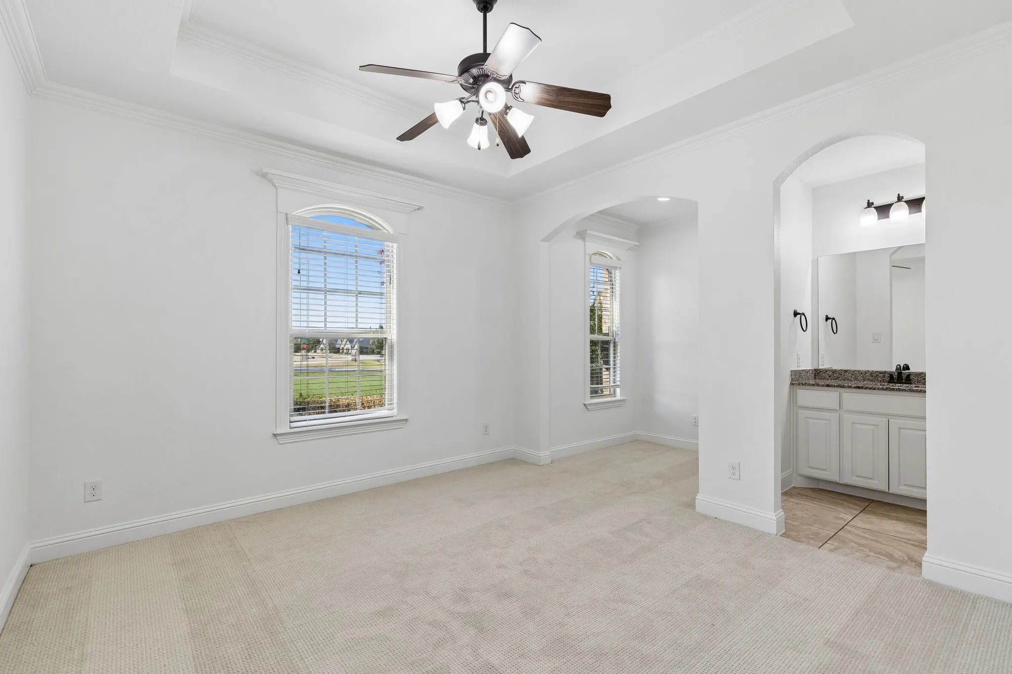 Single Family Residence For Sale in Wise County , 212 W Aurora Vista Trail, Aurora, Texas 76078, 5 Bedroom, 3 Bathroom, 3 Garage spaces, 3,575 Sqft, built in 2016, mls#21383087, Real Estate Agent in Aurora, Homes For Sale in Wise county, Homes For Sale in Aurora, Realtor in Aurora Texas, Real Estate Brokerage Independent Realty Texas, Luminita Cordes Realtor