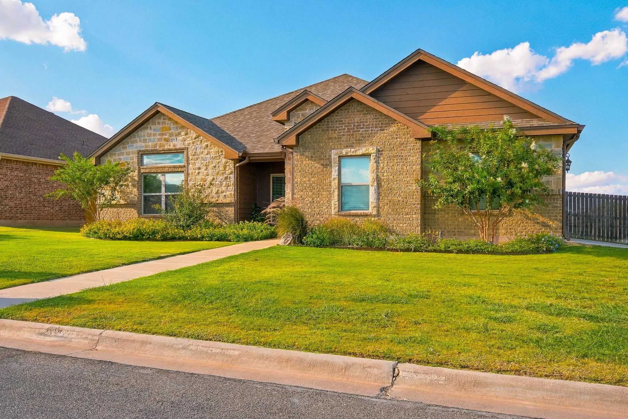 Single Family Residence For Sale in Taylor County , 866 Great Waters Drive, Abilene, Texas 79602, 4 Bedroom, 2 Bathroom, 2 Garage spaces, 1,798 Sqft, built in 2015, mls#21383866, Real Estate Agent in Abilene, Homes For Sale in Taylor county, Homes For Sale in Abilene, Realtor in Abilene Texas, Real Estate Brokerage Independent Realty Texas, Luminita Cordes Realtor