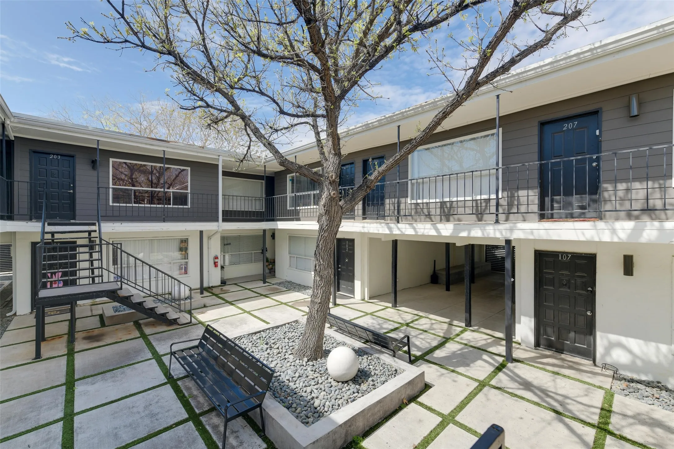 Apartment For Rent in Dallas County , 2808 Throckmorton Street 209, Dallas, Texas 75219, 2 Bedroom, 2 Bathroom, Garage spaces, 960 Sqft, built in 1968, mls#21384168, Real Estate Agent in Dallas, Homes For Rent in Dallas county, Homes For Rent in Dallas, Realtor in Dallas Texas, Real Estate Brokerage Independent Realty Texas, Luminita Cordes Realtor