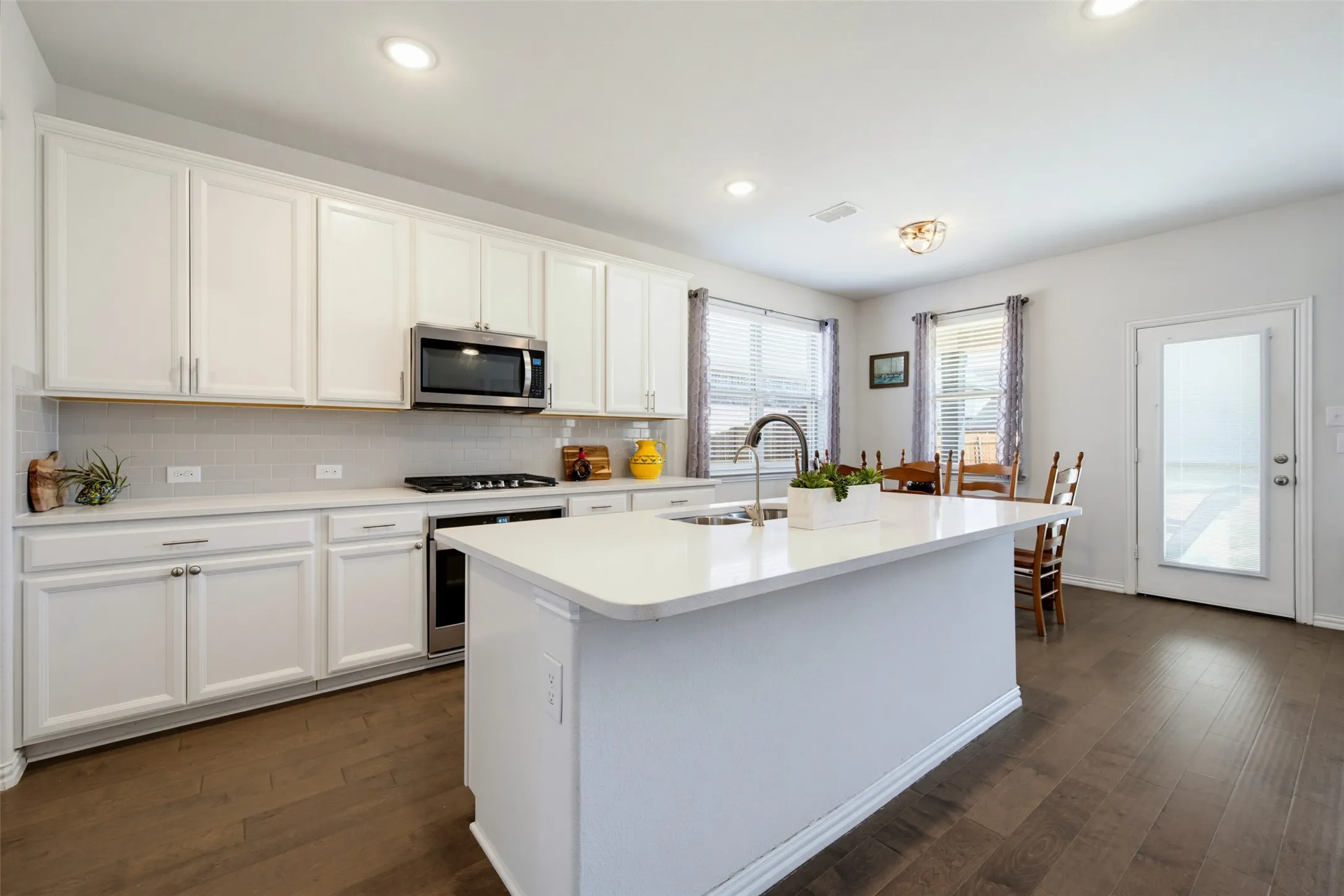 Single Family Residence For Sale in Collin County , 3004 Chestnut Lane, Melissa, Texas 75454, 4 Bedroom, 3 Bathroom, 2 Garage spaces, 2,751 Sqft, built in 2019, mls#21383793, Real Estate Agent in Melissa, Homes For Sale in Collin county, Homes For Sale in Melissa, Realtor in Melissa Texas, Real Estate Brokerage Independent Realty Texas, Luminita Cordes Realtor