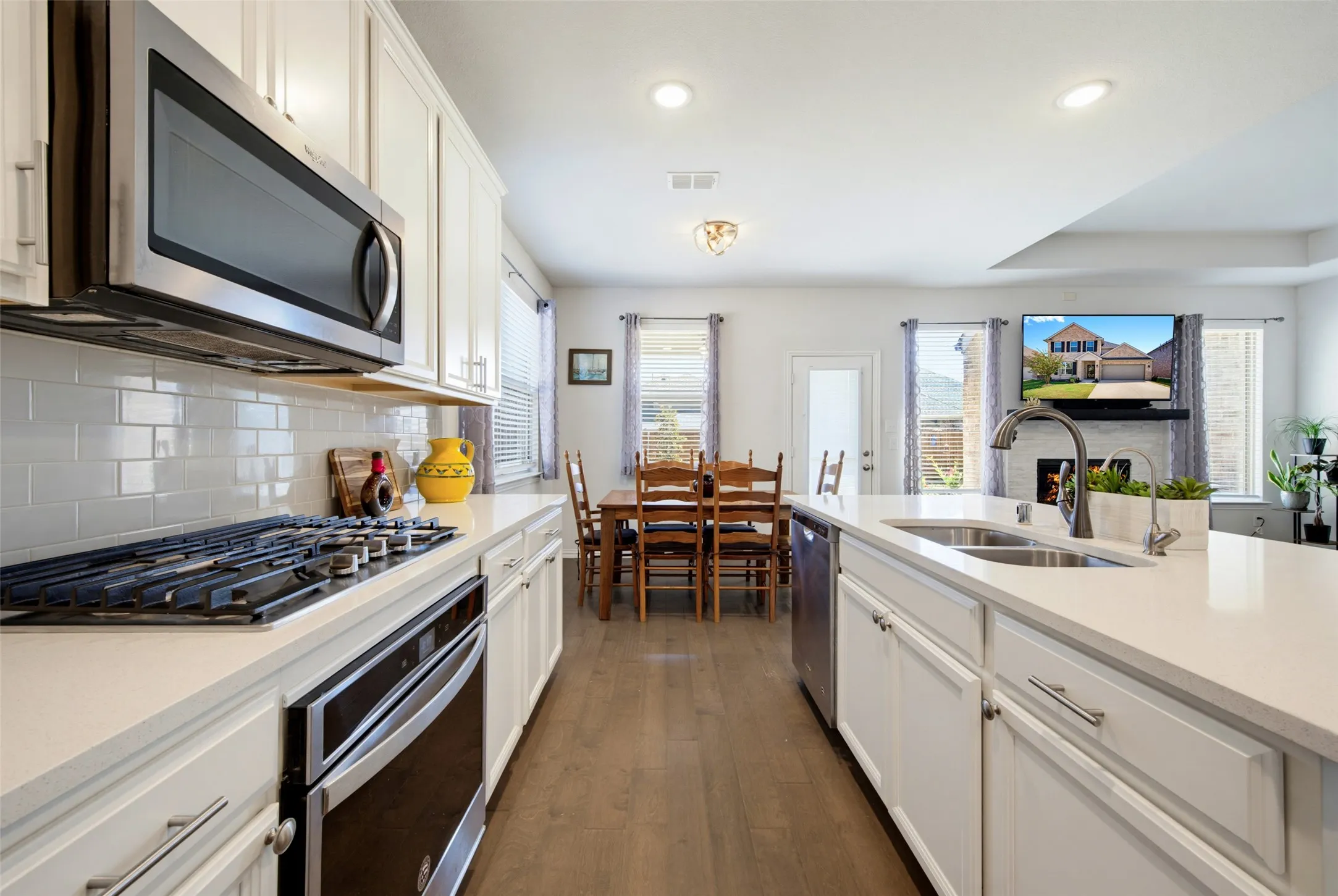 Single Family Residence For Sale in Collin County , 3004 Chestnut Lane, Melissa, Texas 75454, 4 Bedroom, 3 Bathroom, 2 Garage spaces, 2,751 Sqft, built in 2019, mls#21383793, Real Estate Agent in Melissa, Homes For Sale in Collin county, Homes For Sale in Melissa, Realtor in Melissa Texas, Real Estate Brokerage Independent Realty Texas, Luminita Cordes Realtor