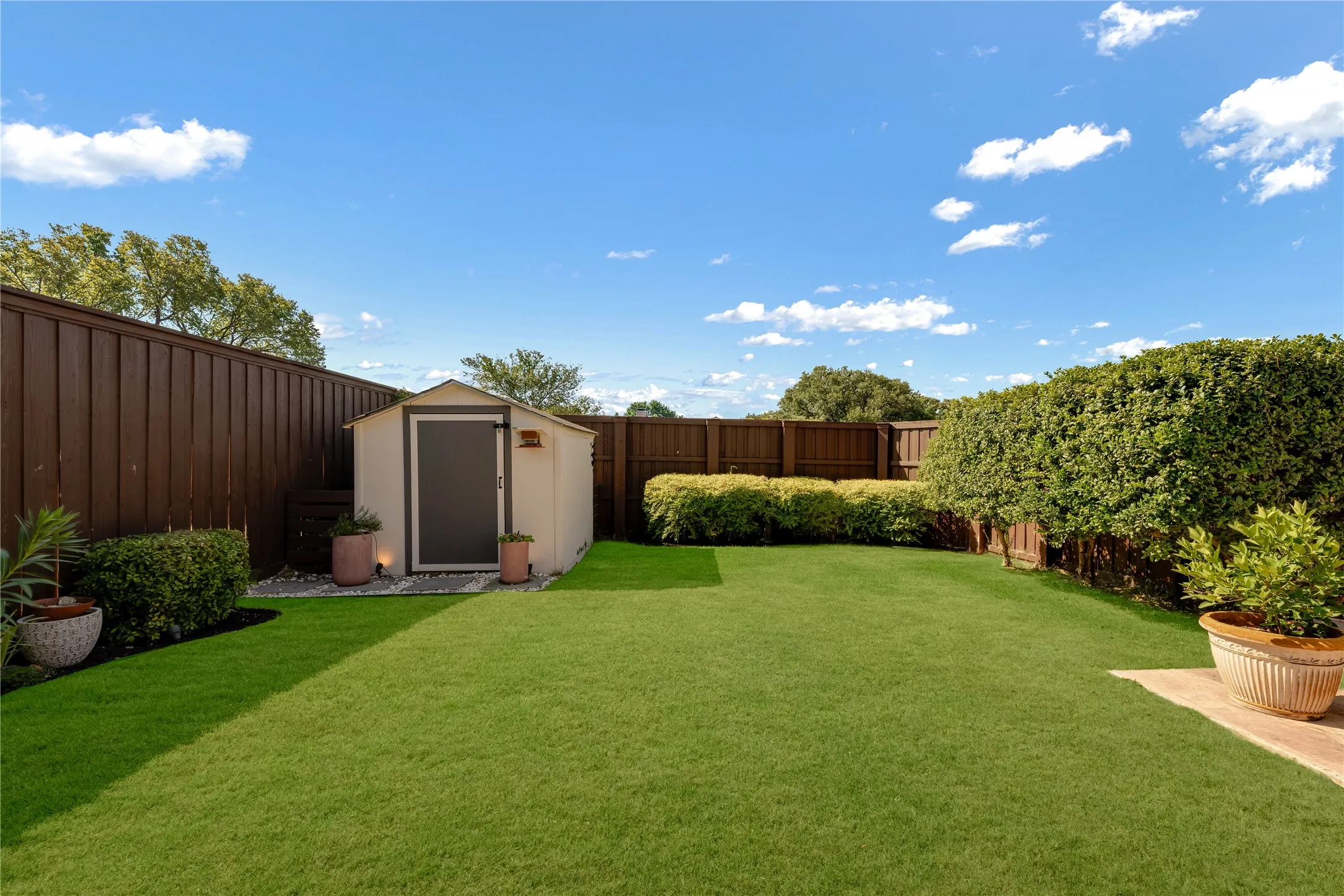 Single Family Residence For Sale in Dallas County , 10908 Villa Haven Drive, Dallas, Texas 75238, 3 Bedroom, 2 Bathroom, 2 Garage spaces, 1,895 Sqft, built in 1974, mls#21384772, Real Estate Agent in Dallas, Homes For Sale in Dallas county, Homes For Sale in Dallas, Realtor in Dallas Texas, Real Estate Brokerage Independent Realty Texas, Luminita Cordes Realtor