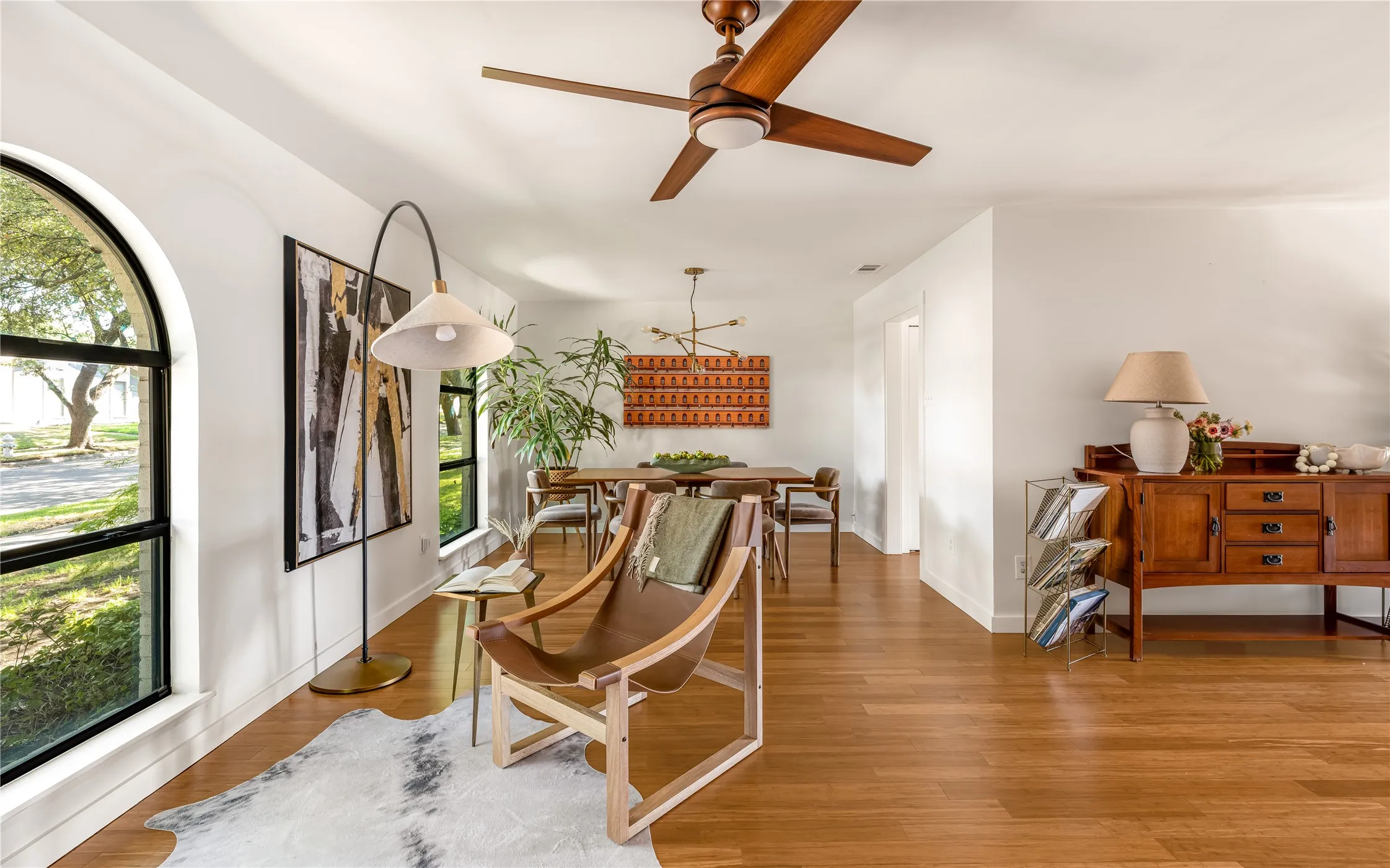 Single Family Residence For Sale in Dallas County , 10908 Villa Haven Drive, Dallas, Texas 75238, 3 Bedroom, 2 Bathroom, 2 Garage spaces, 1,895 Sqft, built in 1974, mls#21384772, Real Estate Agent in Dallas, Homes For Sale in Dallas county, Homes For Sale in Dallas, Realtor in Dallas Texas, Real Estate Brokerage Independent Realty Texas, Luminita Cordes Realtor