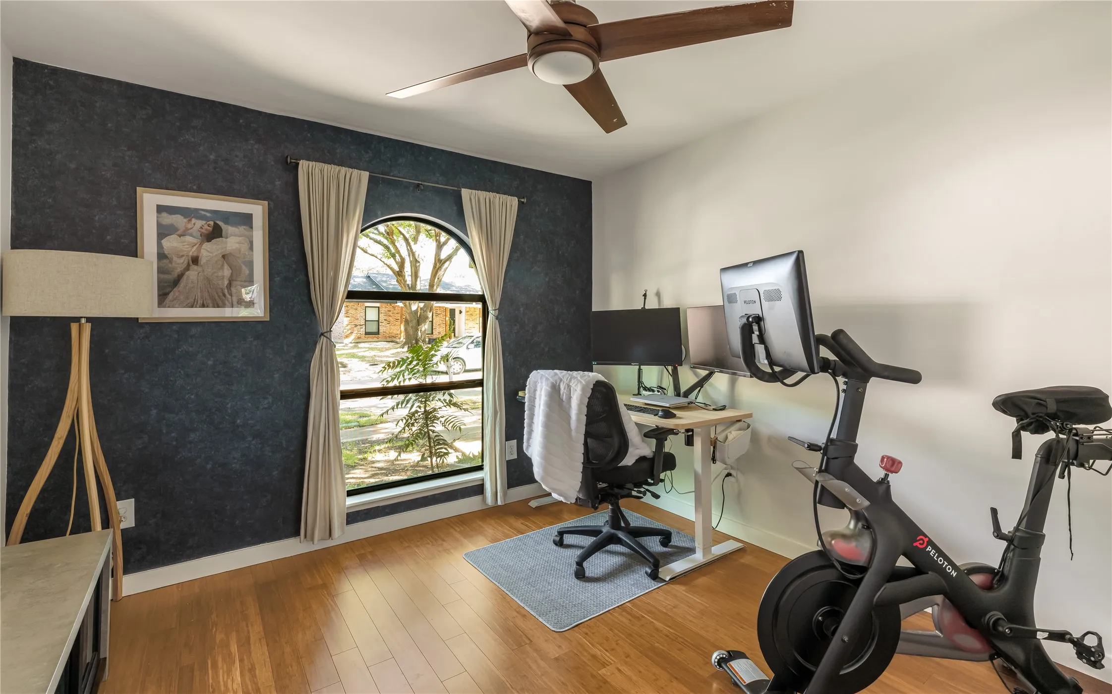 Single Family Residence For Sale in Dallas County , 10908 Villa Haven Drive, Dallas, Texas 75238, 3 Bedroom, 2 Bathroom, 2 Garage spaces, 1,895 Sqft, built in 1974, mls#21384772, Real Estate Agent in Dallas, Homes For Sale in Dallas county, Homes For Sale in Dallas, Realtor in Dallas Texas, Real Estate Brokerage Independent Realty Texas, Luminita Cordes Realtor
