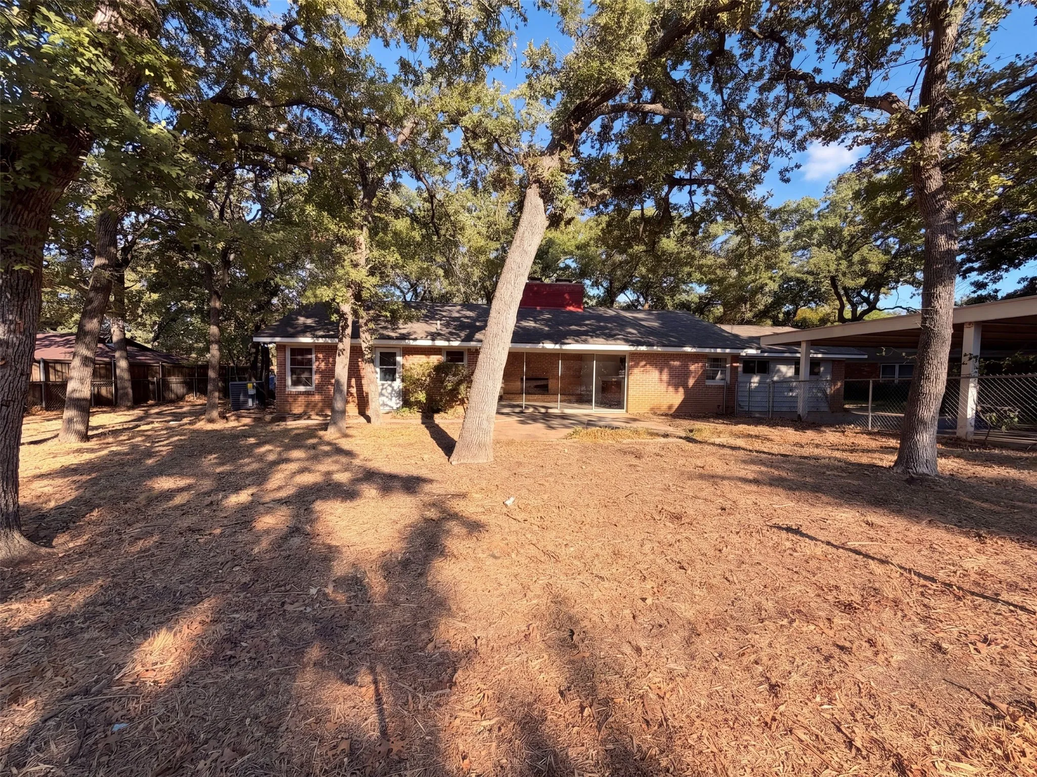 Single Family Residence For Sale in Tarrant County , 1725 Danciger Drive, Fort Worth, Texas 76112, 3 Bedroom, 2 Bathroom, Garage spaces, 2,031 Sqft, built in 1954, mls#21384801, Real Estate Agent in Fort Worth, Homes For Sale in Tarrant county, Homes For Sale in Fort Worth, Realtor in Fort Worth Texas, Real Estate Brokerage Independent Realty Texas, Luminita Cordes Realtor