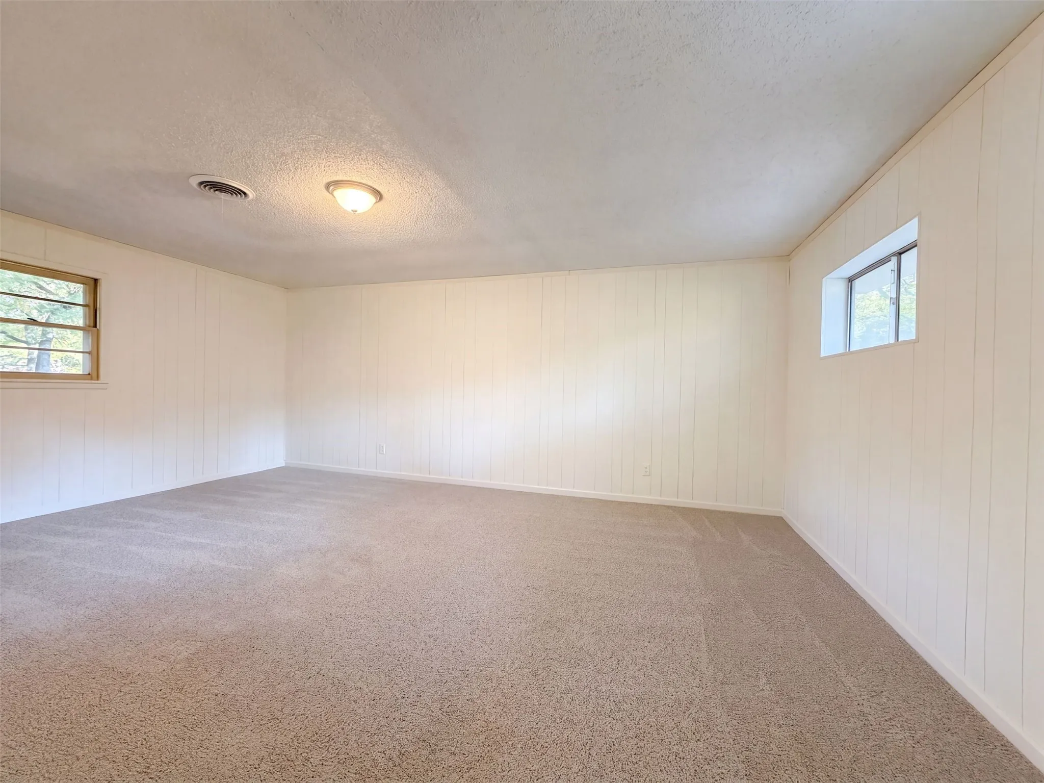 Single Family Residence For Sale in Tarrant County , 1725 Danciger Drive, Fort Worth, Texas 76112, 3 Bedroom, 2 Bathroom, Garage spaces, 2,031 Sqft, built in 1954, mls#21384801, Real Estate Agent in Fort Worth, Homes For Sale in Tarrant county, Homes For Sale in Fort Worth, Realtor in Fort Worth Texas, Real Estate Brokerage Independent Realty Texas, Luminita Cordes Realtor