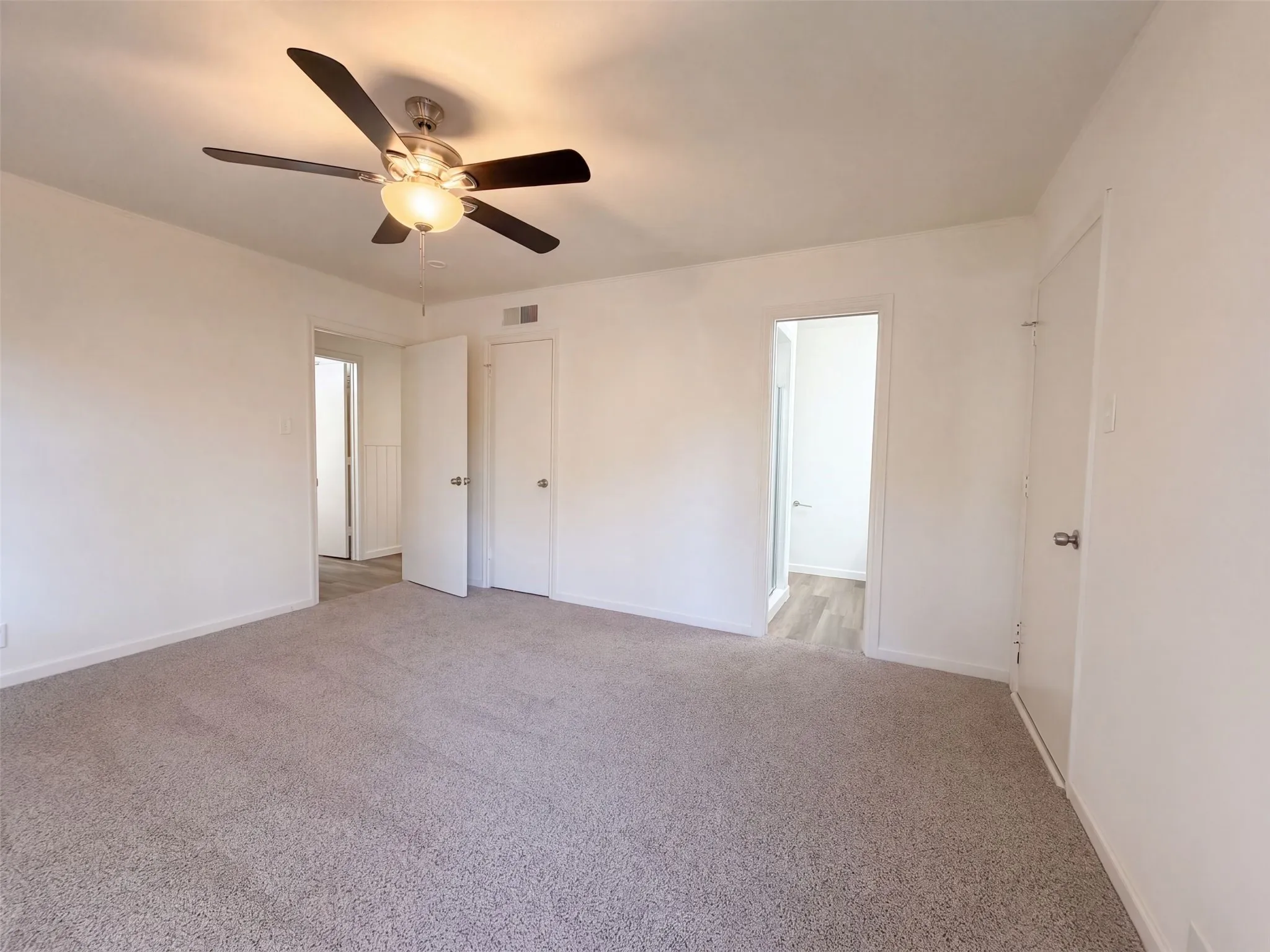 Single Family Residence For Sale in Tarrant County , 1725 Danciger Drive, Fort Worth, Texas 76112, 3 Bedroom, 2 Bathroom, Garage spaces, 2,031 Sqft, built in 1954, mls#21384801, Real Estate Agent in Fort Worth, Homes For Sale in Tarrant county, Homes For Sale in Fort Worth, Realtor in Fort Worth Texas, Real Estate Brokerage Independent Realty Texas, Luminita Cordes Realtor