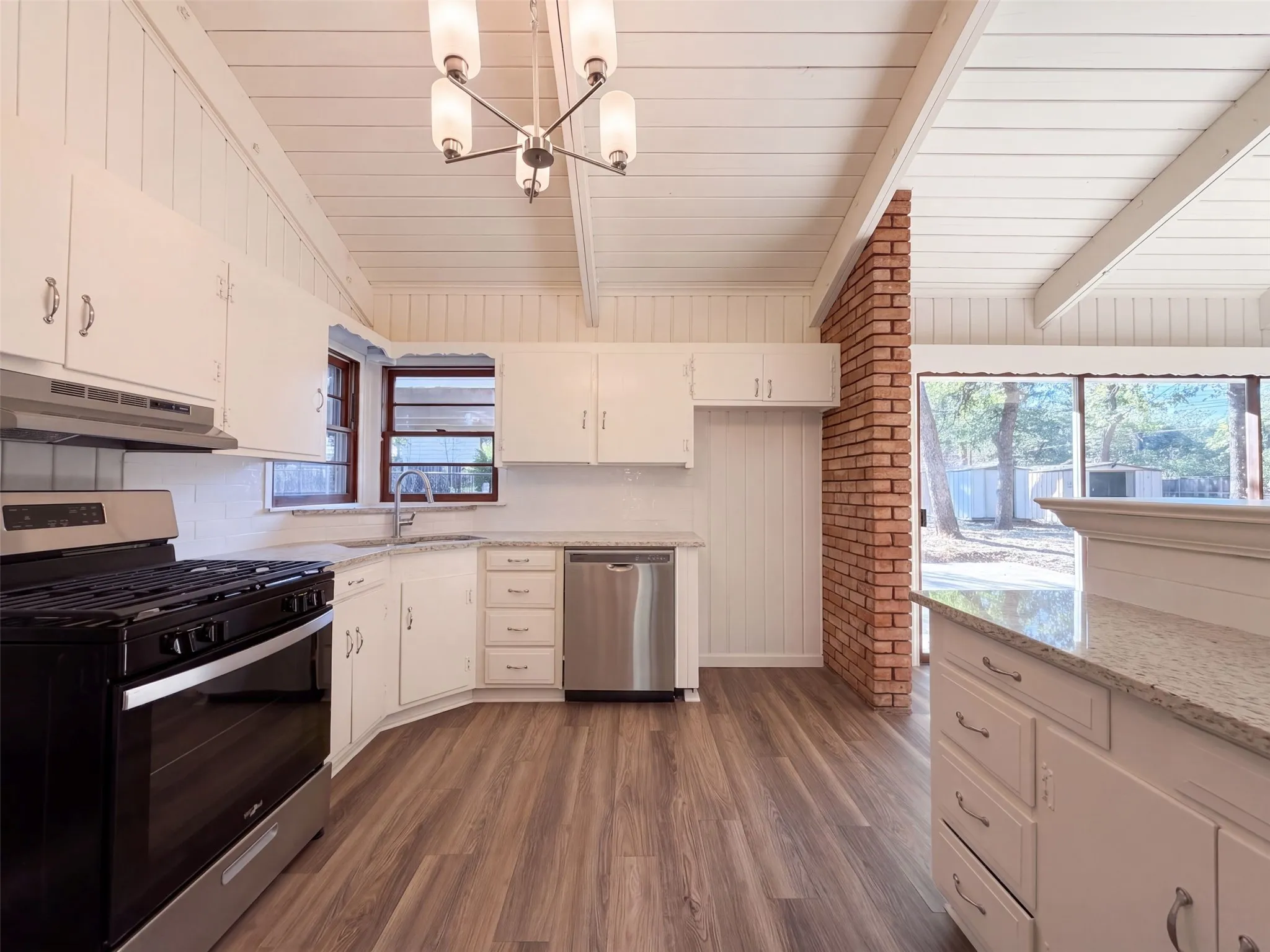 Single Family Residence For Sale in Tarrant County , 1725 Danciger Drive, Fort Worth, Texas 76112, 3 Bedroom, 2 Bathroom, Garage spaces, 2,031 Sqft, built in 1954, mls#21384801, Real Estate Agent in Fort Worth, Homes For Sale in Tarrant county, Homes For Sale in Fort Worth, Realtor in Fort Worth Texas, Real Estate Brokerage Independent Realty Texas, Luminita Cordes Realtor