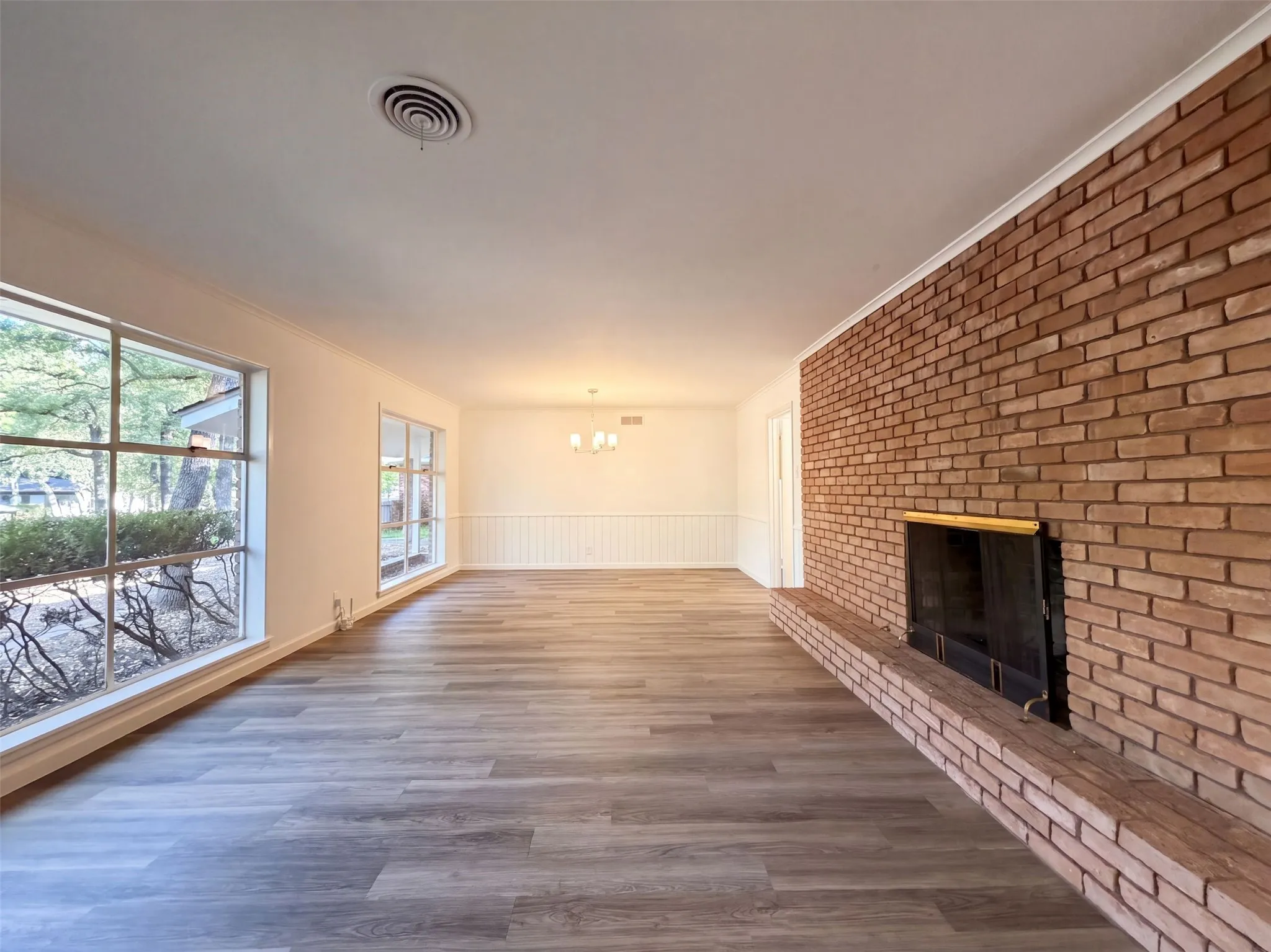 Single Family Residence For Sale in Tarrant County , 1725 Danciger Drive, Fort Worth, Texas 76112, 3 Bedroom, 2 Bathroom, Garage spaces, 2,031 Sqft, built in 1954, mls#21384801, Real Estate Agent in Fort Worth, Homes For Sale in Tarrant county, Homes For Sale in Fort Worth, Realtor in Fort Worth Texas, Real Estate Brokerage Independent Realty Texas, Luminita Cordes Realtor