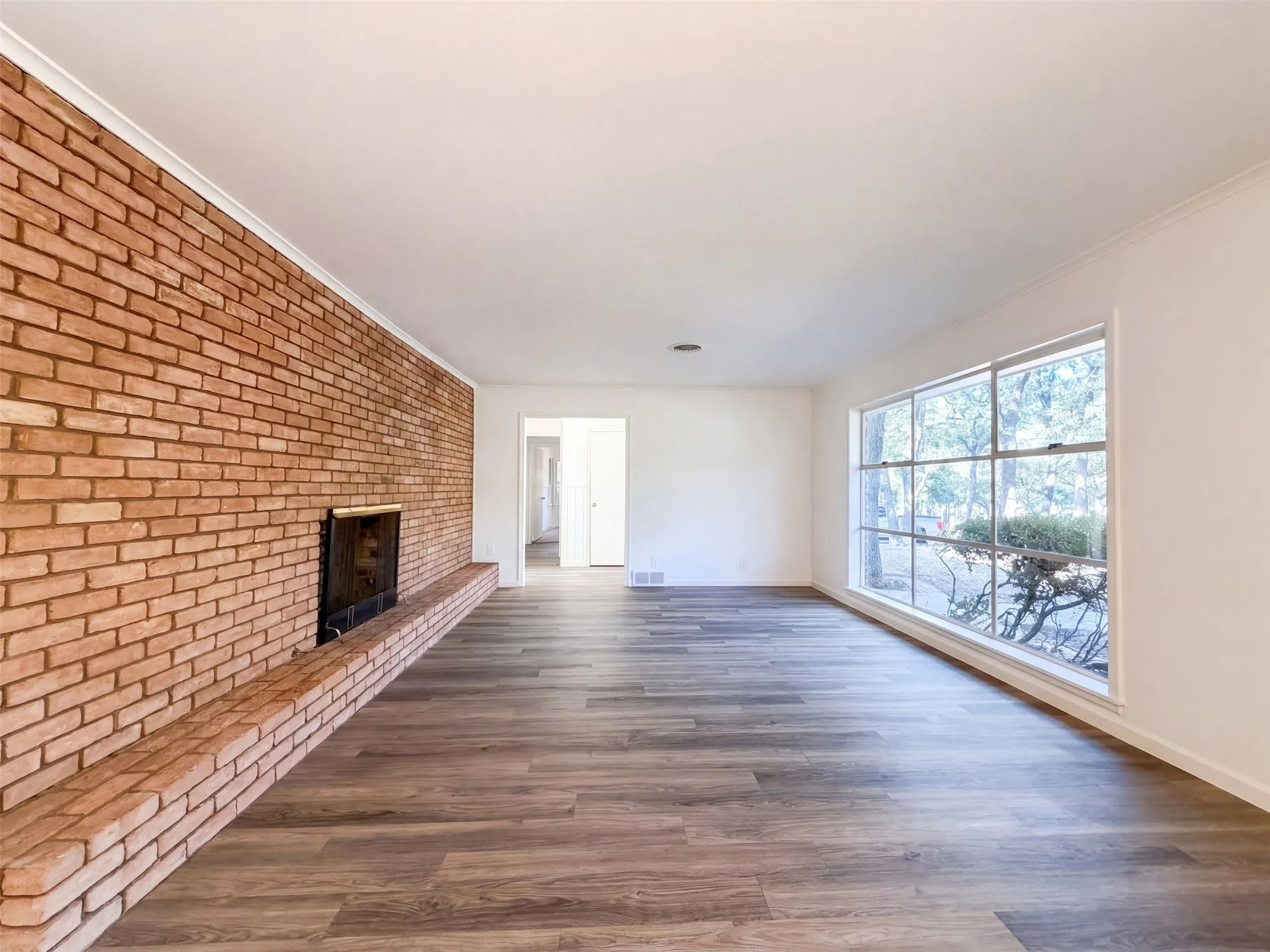 Single Family Residence For Sale in Tarrant County , 1725 Danciger Drive, Fort Worth, Texas 76112, 3 Bedroom, 2 Bathroom, Garage spaces, 2,031 Sqft, built in 1954, mls#21384801, Real Estate Agent in Fort Worth, Homes For Sale in Tarrant county, Homes For Sale in Fort Worth, Realtor in Fort Worth Texas, Real Estate Brokerage Independent Realty Texas, Luminita Cordes Realtor