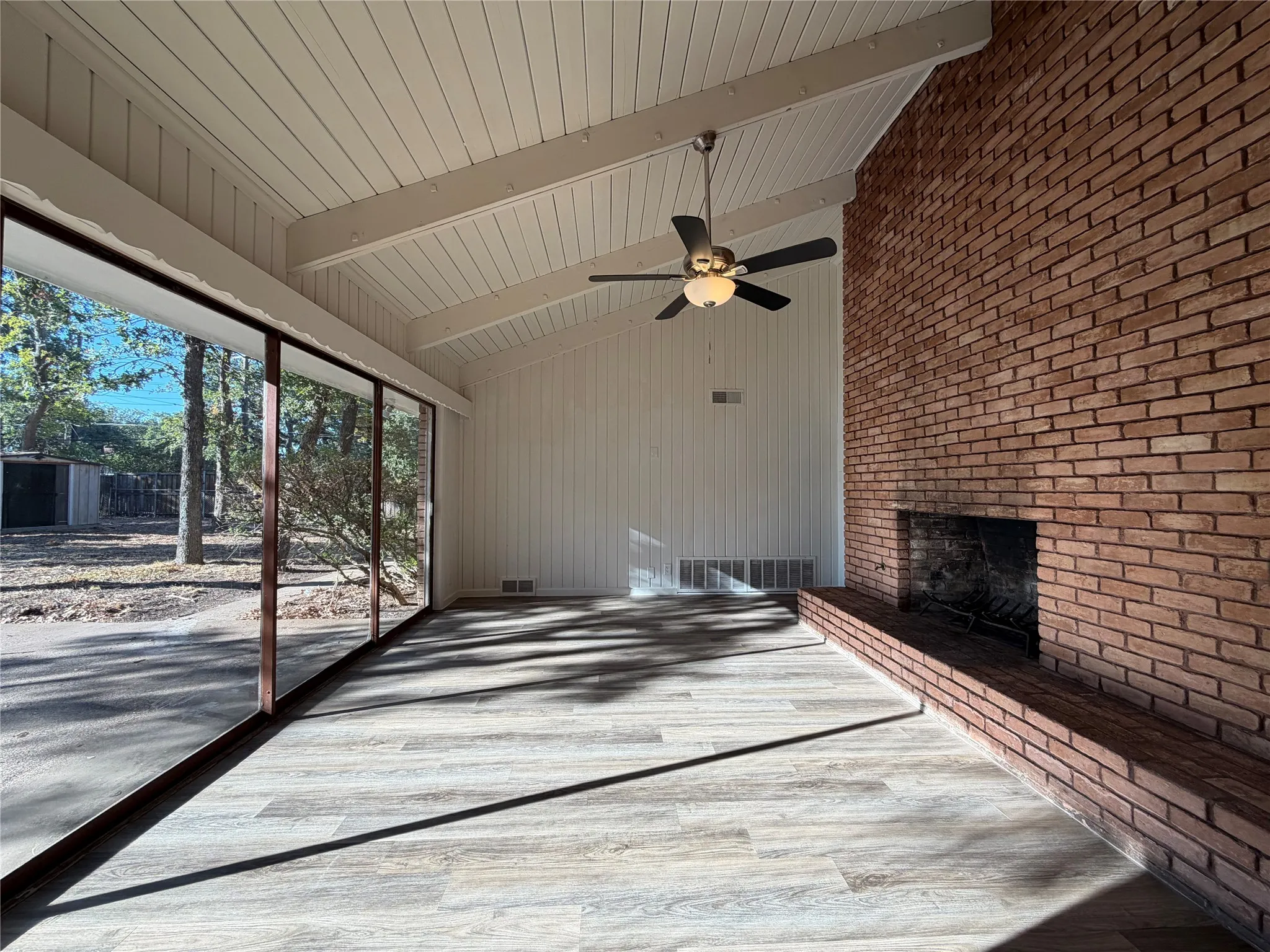 Single Family Residence For Sale in Tarrant County , 1725 Danciger Drive, Fort Worth, Texas 76112, 3 Bedroom, 2 Bathroom, Garage spaces, 2,031 Sqft, built in 1954, mls#21384801, Real Estate Agent in Fort Worth, Homes For Sale in Tarrant county, Homes For Sale in Fort Worth, Realtor in Fort Worth Texas, Real Estate Brokerage Independent Realty Texas, Luminita Cordes Realtor