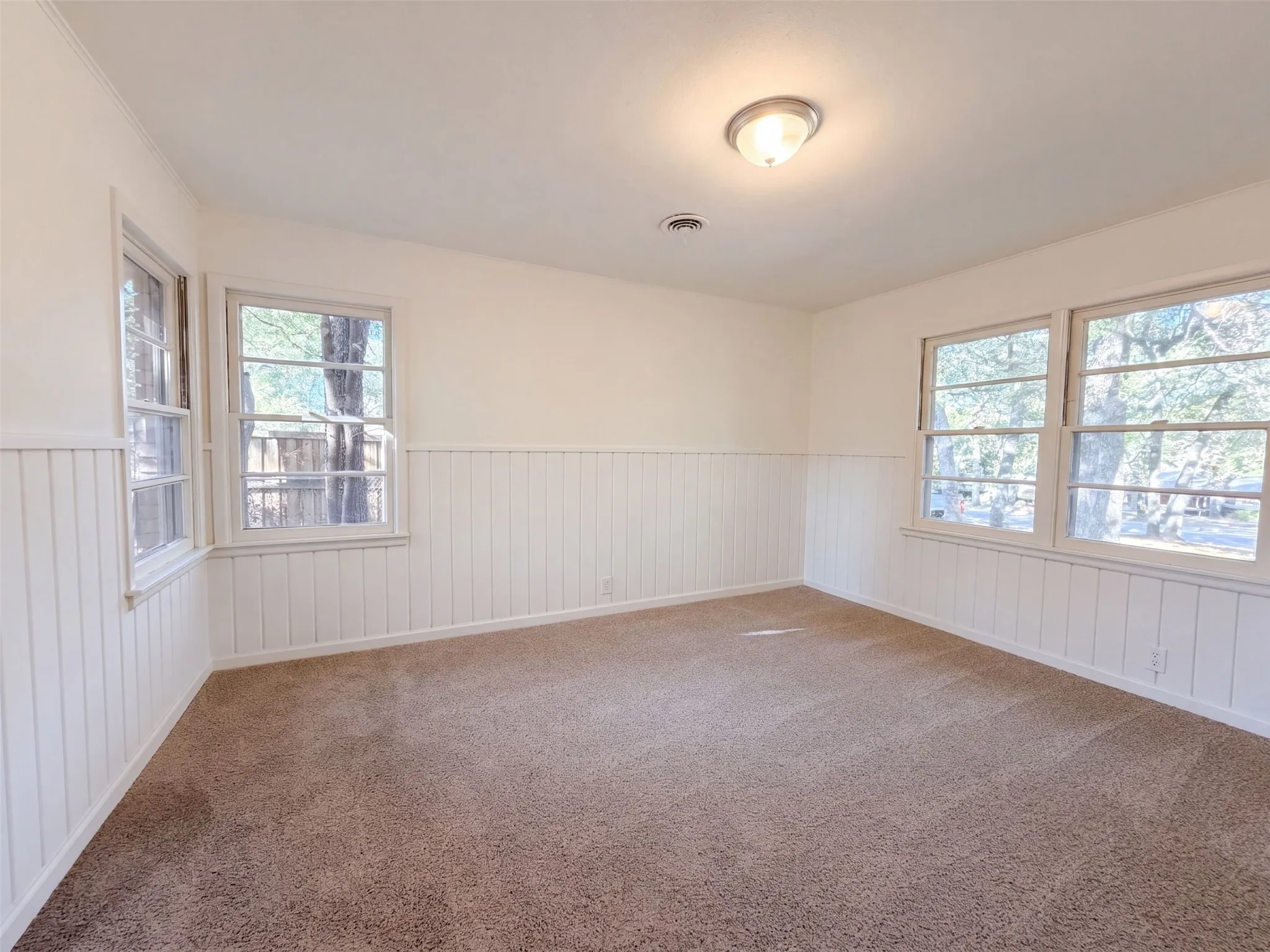 Single Family Residence For Sale in Tarrant County , 1725 Danciger Drive, Fort Worth, Texas 76112, 3 Bedroom, 2 Bathroom, Garage spaces, 2,031 Sqft, built in 1954, mls#21384801, Real Estate Agent in Fort Worth, Homes For Sale in Tarrant county, Homes For Sale in Fort Worth, Realtor in Fort Worth Texas, Real Estate Brokerage Independent Realty Texas, Luminita Cordes Realtor