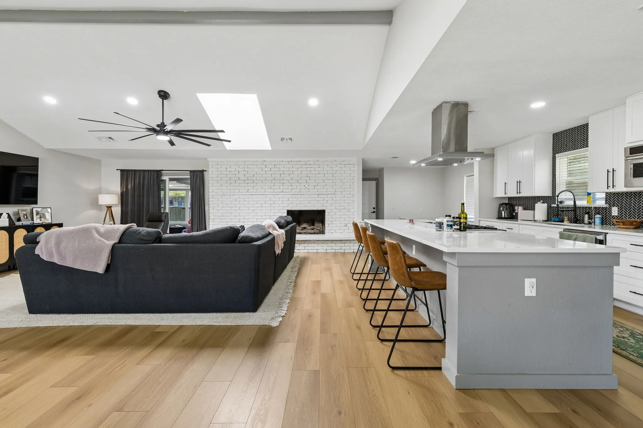 Vaulted ceiling with skylight and recessed lighting