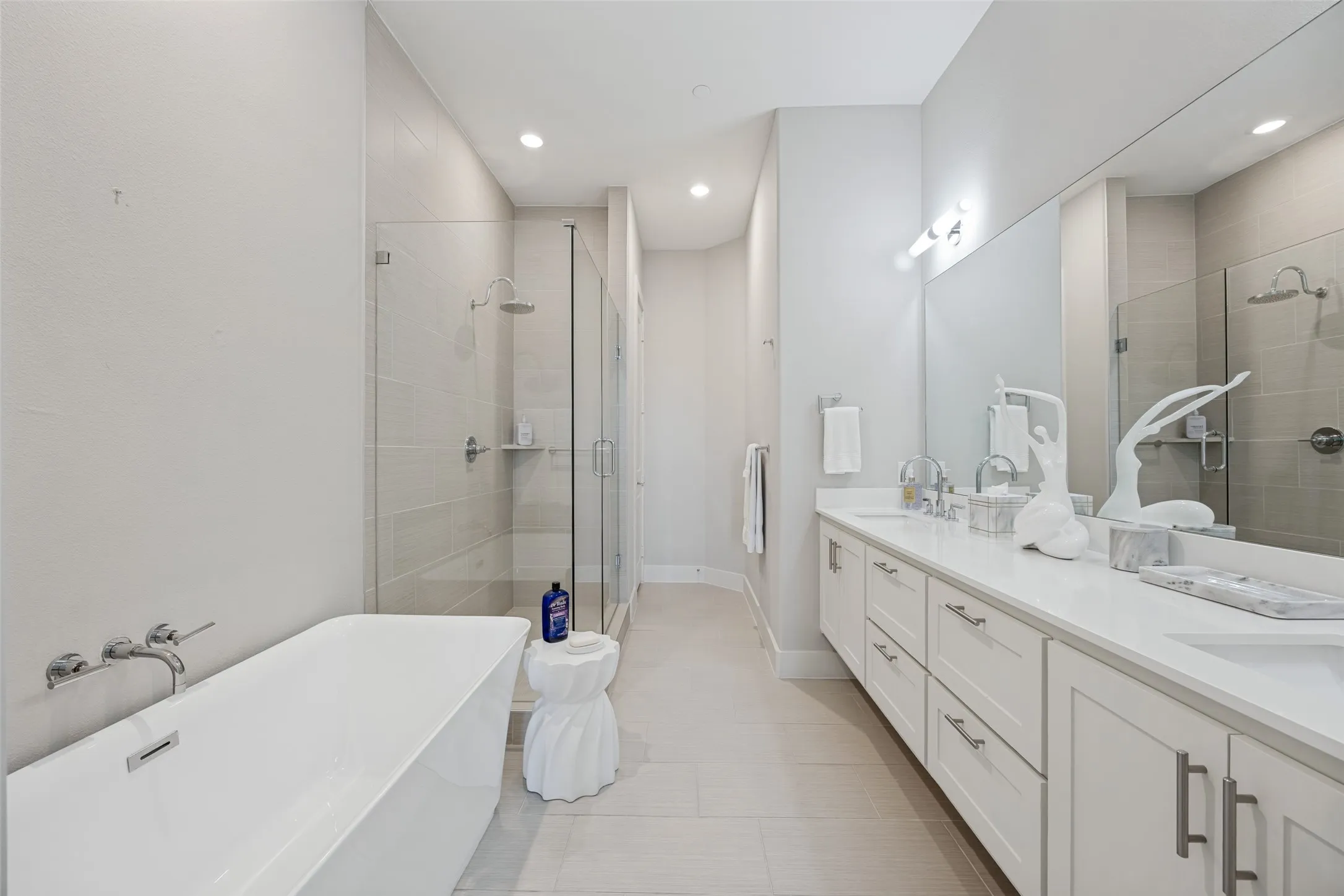 Condominium For Rent in Dallas County , 15875 Spectrum Drive 4105, Addison, Texas 75001, 3 Bedroom, 3 Bathroom, 2 Garage spaces, 1,754 Sqft, built in 2021, mls#21380520, Real Estate Agent in Addison, Homes For Rent in Dallas county, Homes For Rent in Addison, Realtor in Addison Texas, Real Estate Brokerage Independent Realty Texas, Luminita Cordes Realtor
