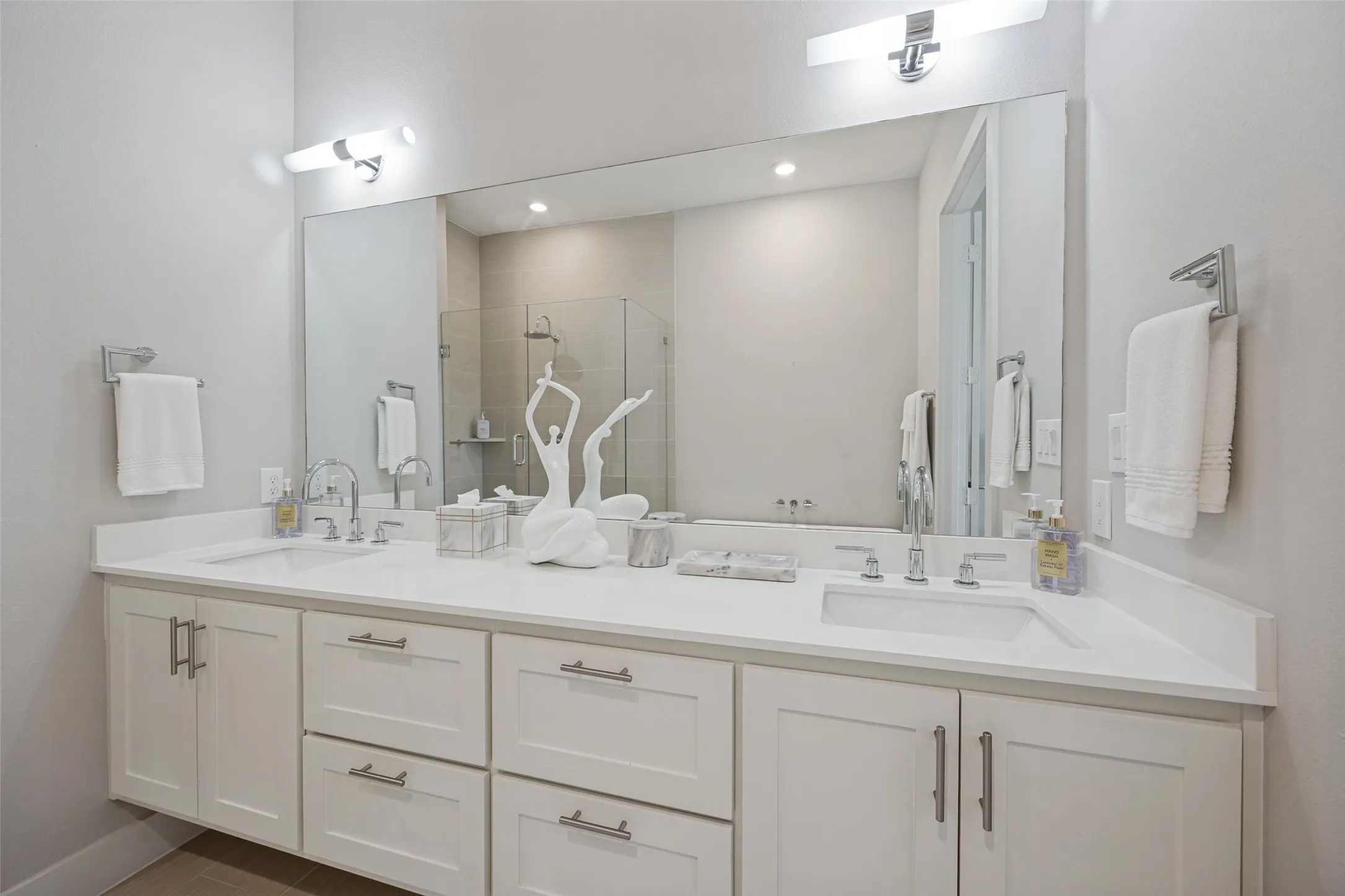Condominium For Rent in Dallas County , 15875 Spectrum Drive 4105, Addison, Texas 75001, 3 Bedroom, 3 Bathroom, 2 Garage spaces, 1,754 Sqft, built in 2021, mls#21380520, Real Estate Agent in Addison, Homes For Rent in Dallas county, Homes For Rent in Addison, Realtor in Addison Texas, Real Estate Brokerage Independent Realty Texas, Luminita Cordes Realtor