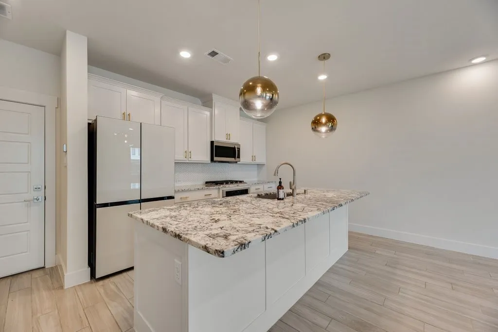 Townhouse For Rent in Denton County , 770 Cavitt Court, Prosper, Texas 75078, 3 Bedroom, 3 Bathroom, 2 Garage spaces, 1,868 Sqft, built in 2022, mls#21384756, Real Estate Agent in Prosper, Homes For Rent in Denton county, Homes For Rent in Prosper, Realtor in Prosper Texas, Real Estate Brokerage Independent Realty Texas, Luminita Cordes Realtor