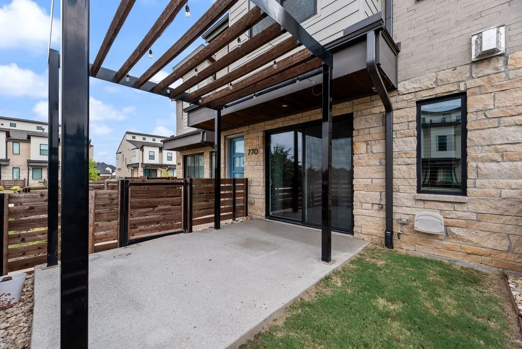 Townhouse For Rent in Denton County , 770 Cavitt Court, Prosper, Texas 75078, 3 Bedroom, 3 Bathroom, 2 Garage spaces, 1,868 Sqft, built in 2022, mls#21384756, Real Estate Agent in Prosper, Homes For Rent in Denton county, Homes For Rent in Prosper, Realtor in Prosper Texas, Real Estate Brokerage Independent Realty Texas, Luminita Cordes Realtor