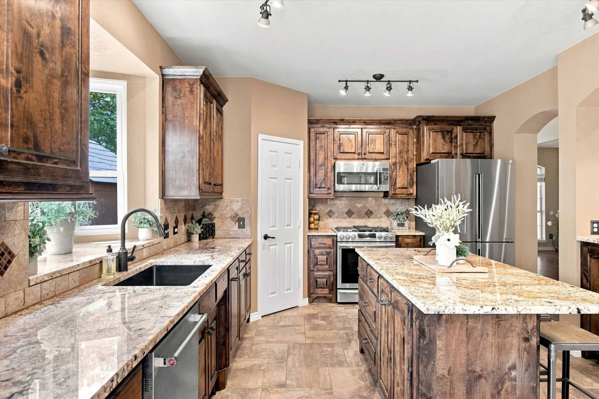 Single Family Residence For Sale in Denton County , 6625 Stewart Boulevard, The Colony, Texas 75056, 4 Bedroom, 3 Bathroom, 2 Garage spaces, 3,001 Sqft, built in 2001, mls#21373347, Real Estate Agent in The Colony, Homes For Sale in Denton county, Homes For Sale in The Colony, Realtor in The Colony Texas, Real Estate Brokerage Independent Realty Texas, Luminita Cordes Realtor