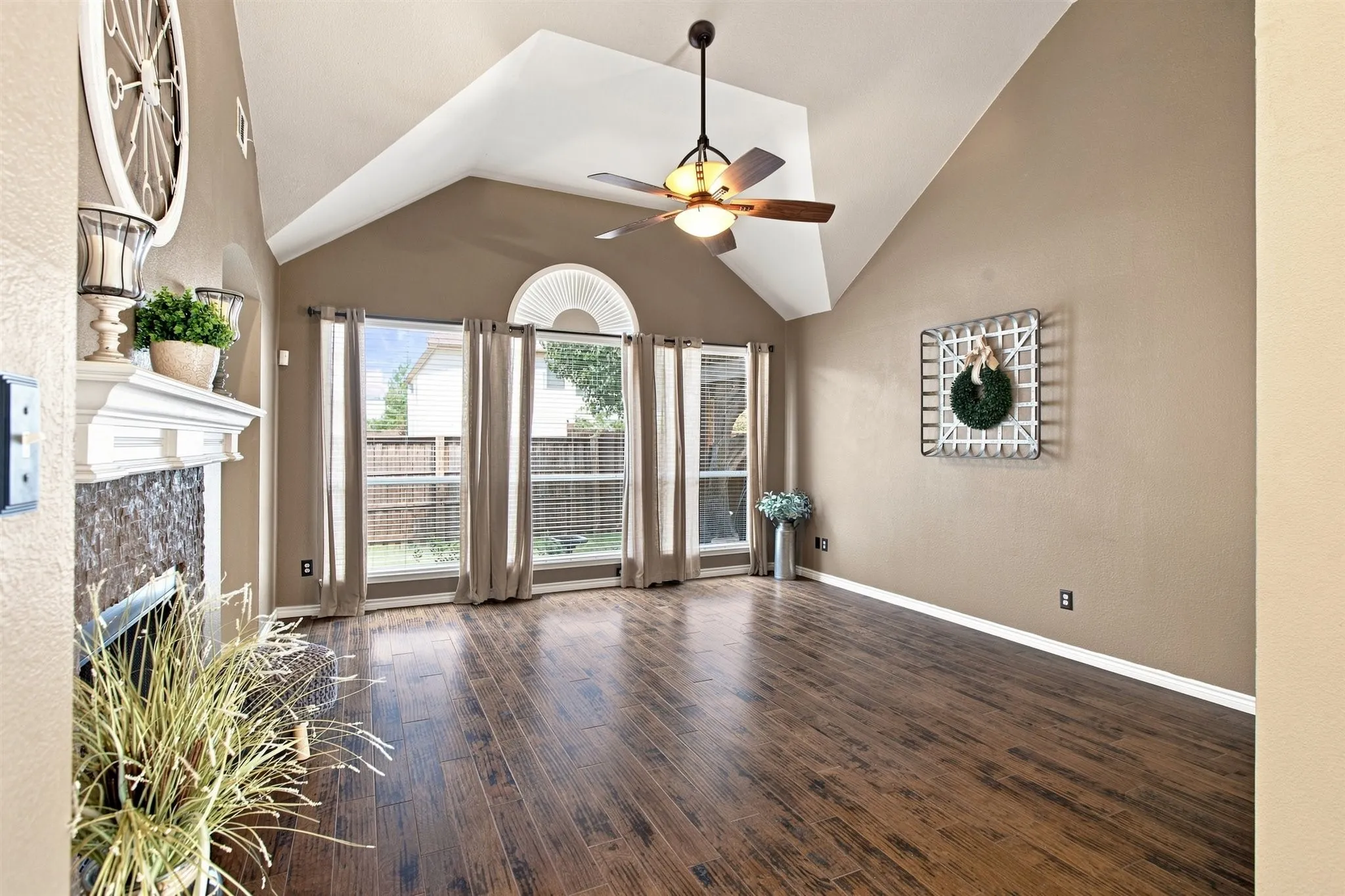 Single Family Residence For Sale in Denton County , 6625 Stewart Boulevard, The Colony, Texas 75056, 4 Bedroom, 3 Bathroom, 2 Garage spaces, 3,001 Sqft, built in 2001, mls#21373347, Real Estate Agent in The Colony, Homes For Sale in Denton county, Homes For Sale in The Colony, Realtor in The Colony Texas, Real Estate Brokerage Independent Realty Texas, Luminita Cordes Realtor