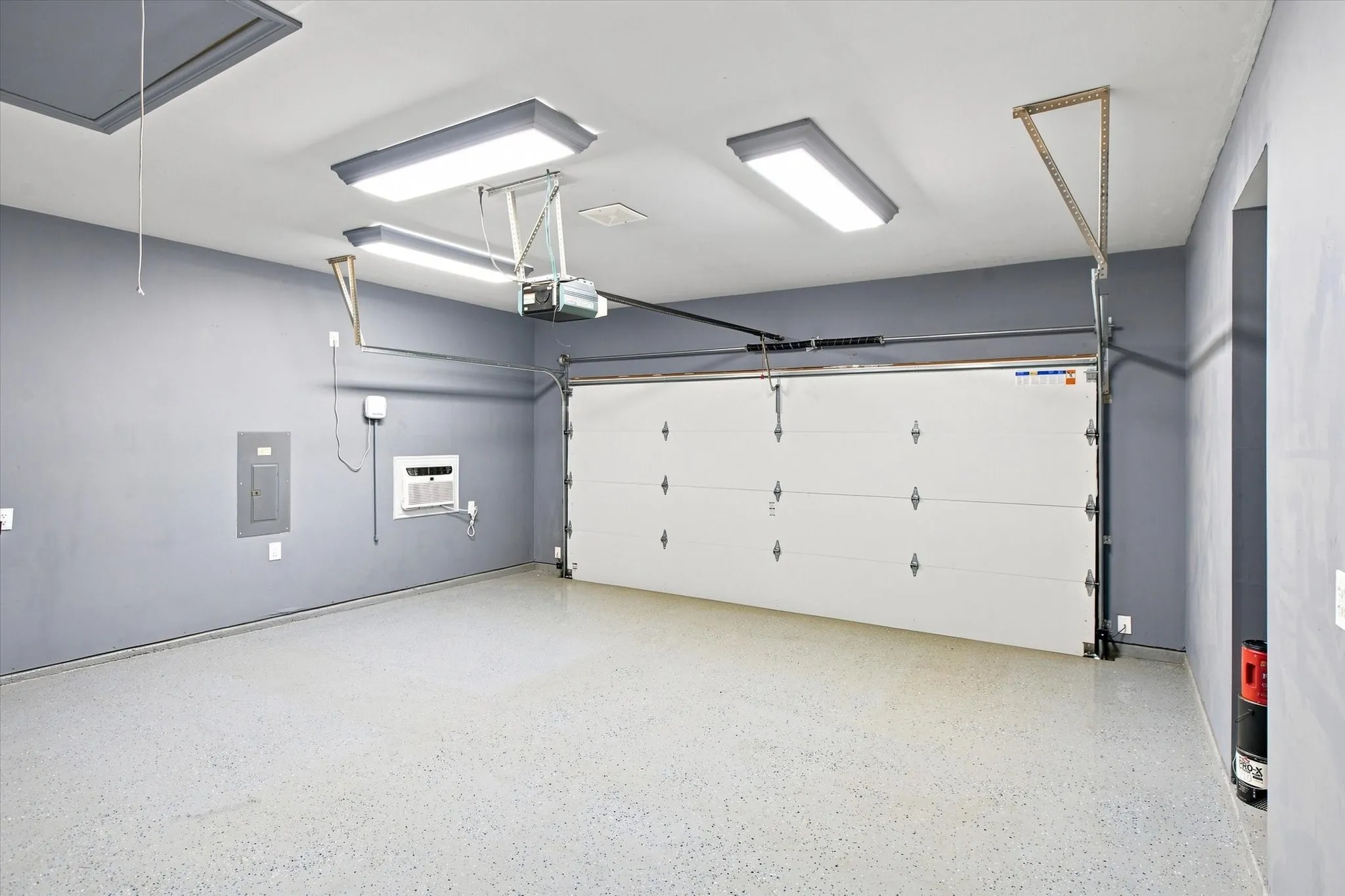 Epoxy Floor, Insulated Garage Door, Remote Control AC/Heat