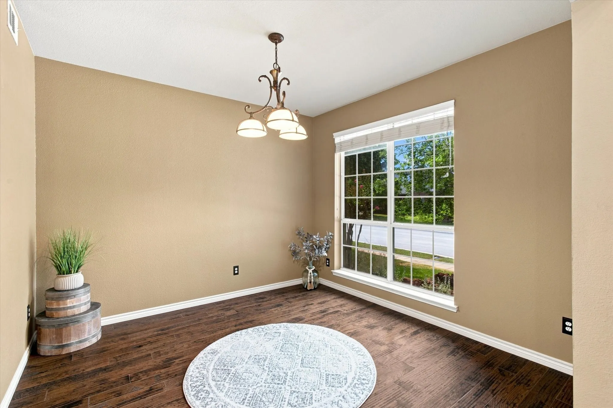 Single Family Residence For Sale in Denton County , 6625 Stewart Boulevard, The Colony, Texas 75056, 4 Bedroom, 3 Bathroom, 2 Garage spaces, 3,001 Sqft, built in 2001, mls#21373347, Real Estate Agent in The Colony, Homes For Sale in Denton county, Homes For Sale in The Colony, Realtor in The Colony Texas, Real Estate Brokerage Independent Realty Texas, Luminita Cordes Realtor