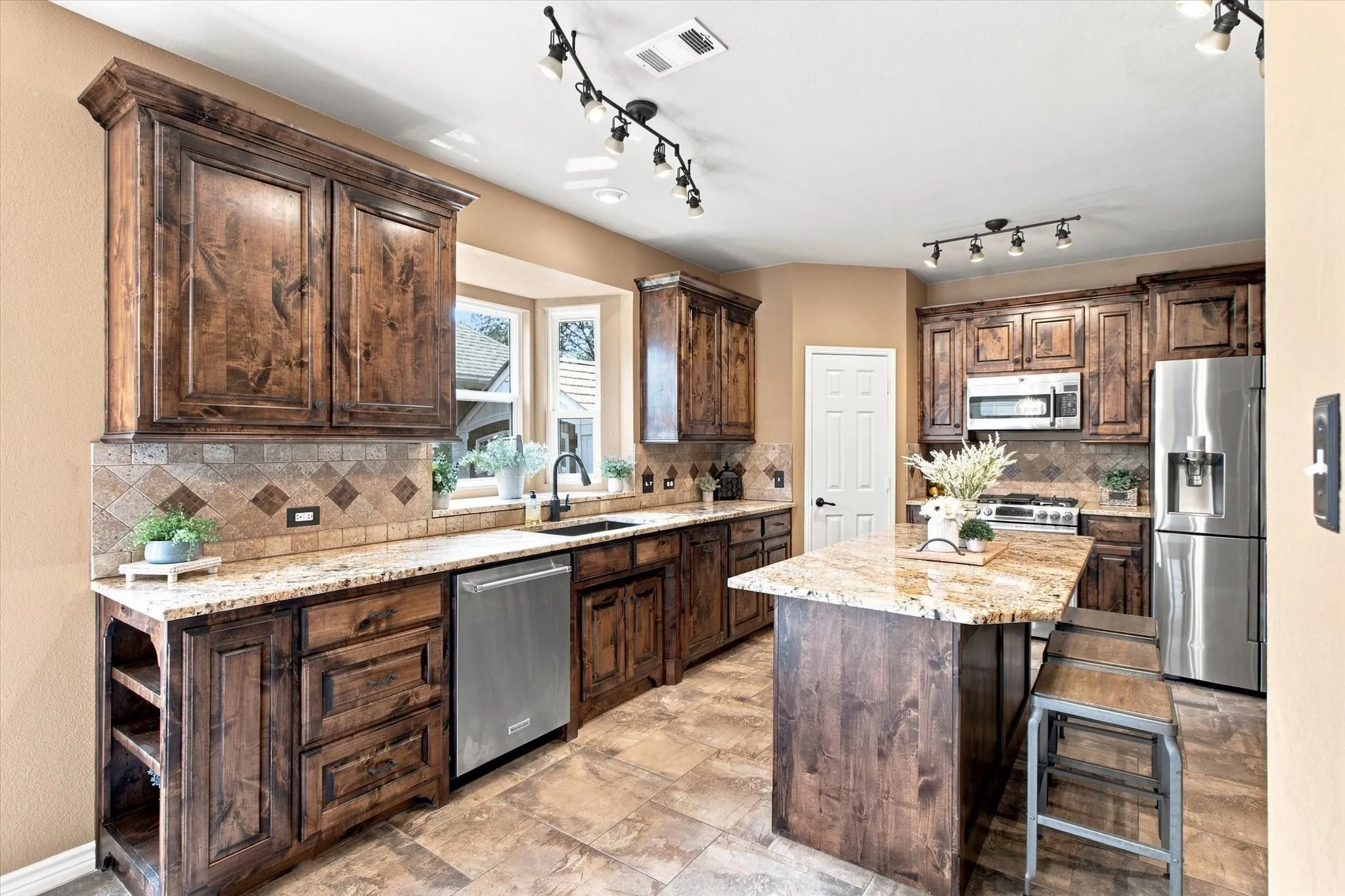 Single Family Residence For Sale in Denton County , 6625 Stewart Boulevard, The Colony, Texas 75056, 4 Bedroom, 3 Bathroom, 2 Garage spaces, 3,001 Sqft, built in 2001, mls#21373347, Real Estate Agent in The Colony, Homes For Sale in Denton county, Homes For Sale in The Colony, Realtor in The Colony Texas, Real Estate Brokerage Independent Realty Texas, Luminita Cordes Realtor