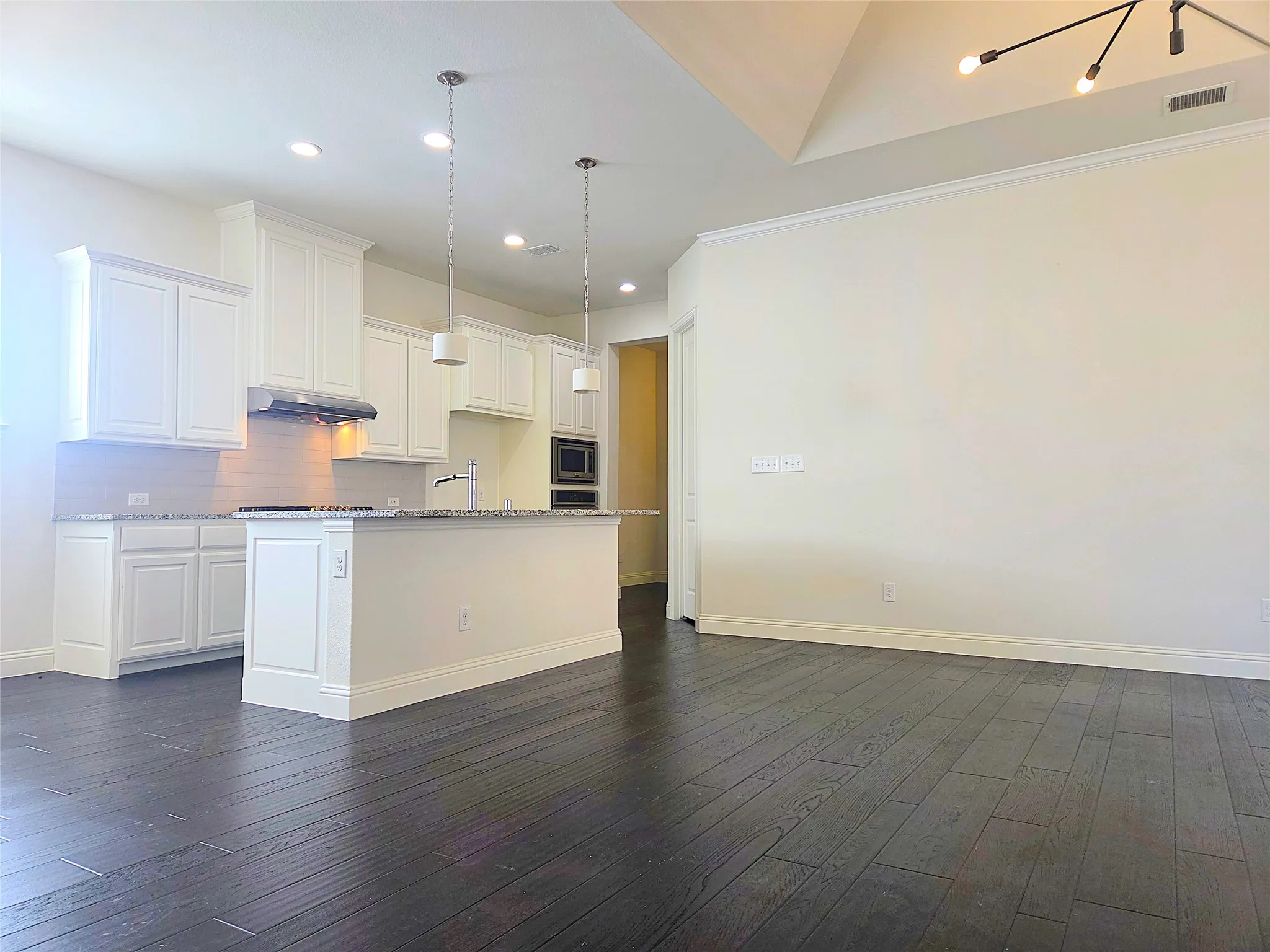 Single Family Residence For Rent in Collin County , 612 Arma Road, Allen, Texas 75002, 3 Bedroom, 2 Bathroom, 2 Garage spaces, 1,753 Sqft, built in 2016, mls#21384827, Real Estate Agent in Allen, Homes For Rent in Collin county, Homes For Rent in Allen, Realtor in Allen Texas, Real Estate Brokerage Independent Realty Texas, Luminita Cordes Realtor