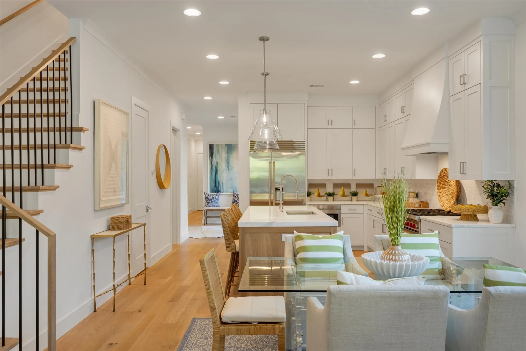 Great flow for entertaining.