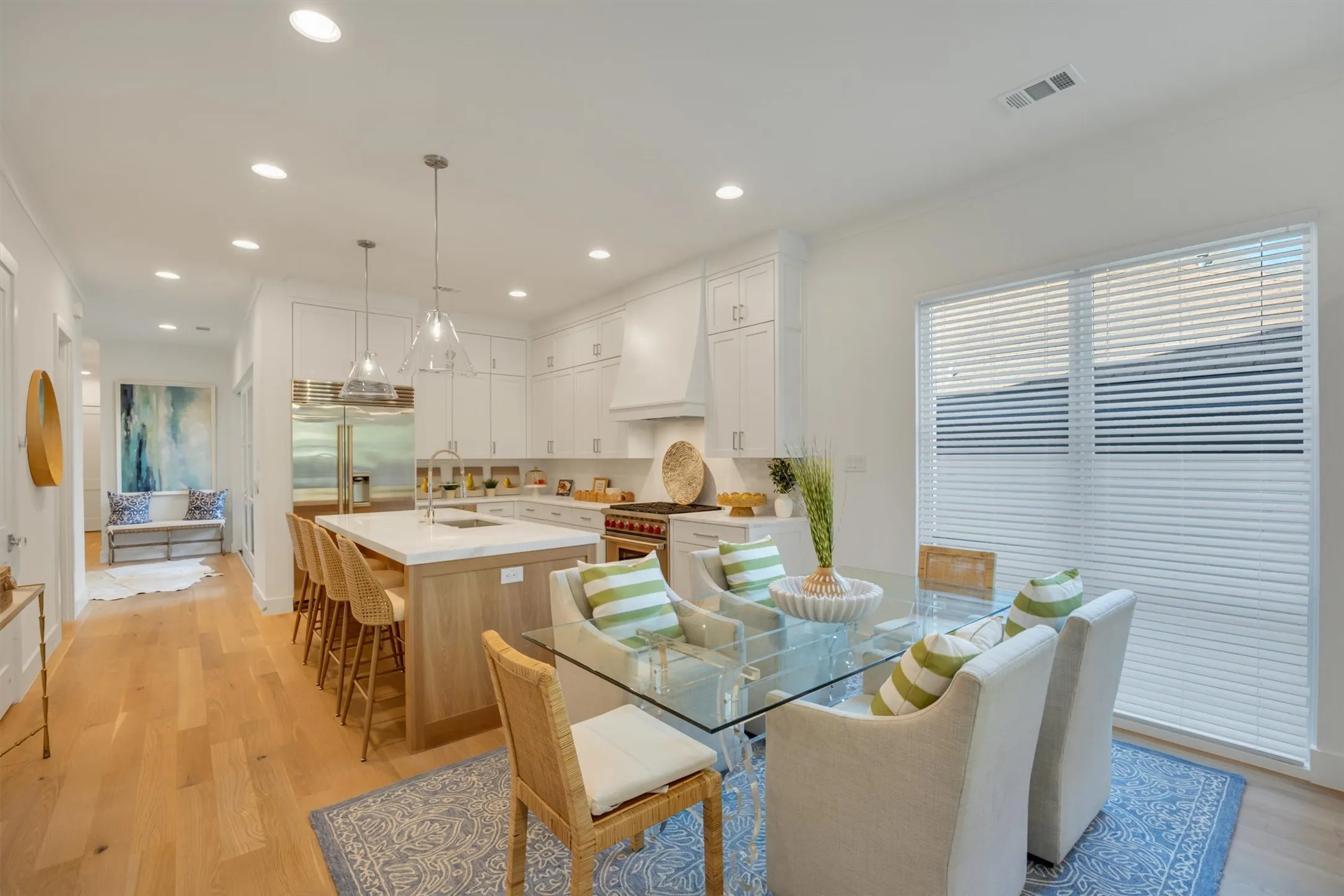 6+ people can sit in the dining area, and 4 at the island!