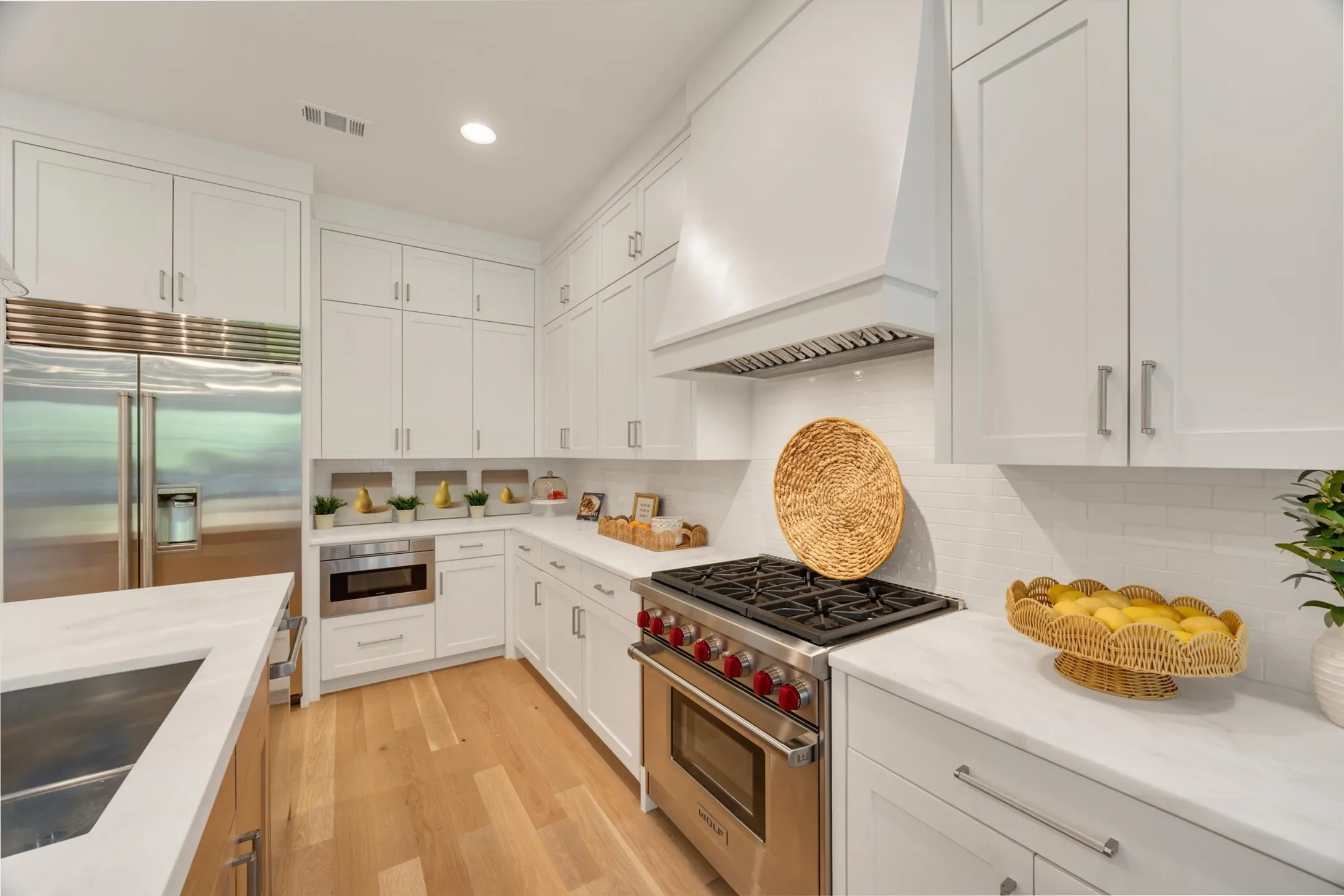 Single Family Residence For Sale in Dallas County , 5552 Longview Street, Dallas, Texas 75206, 4 Bedroom, 5 Bathroom, 2 Garage spaces, 3,169 Sqft, built in 2023, mls#21379026, Real Estate Agent in Dallas, Homes For Sale in Dallas county, Homes For Sale in Dallas, Realtor in Dallas Texas, Real Estate Brokerage Independent Realty Texas, Luminita Cordes Realtor