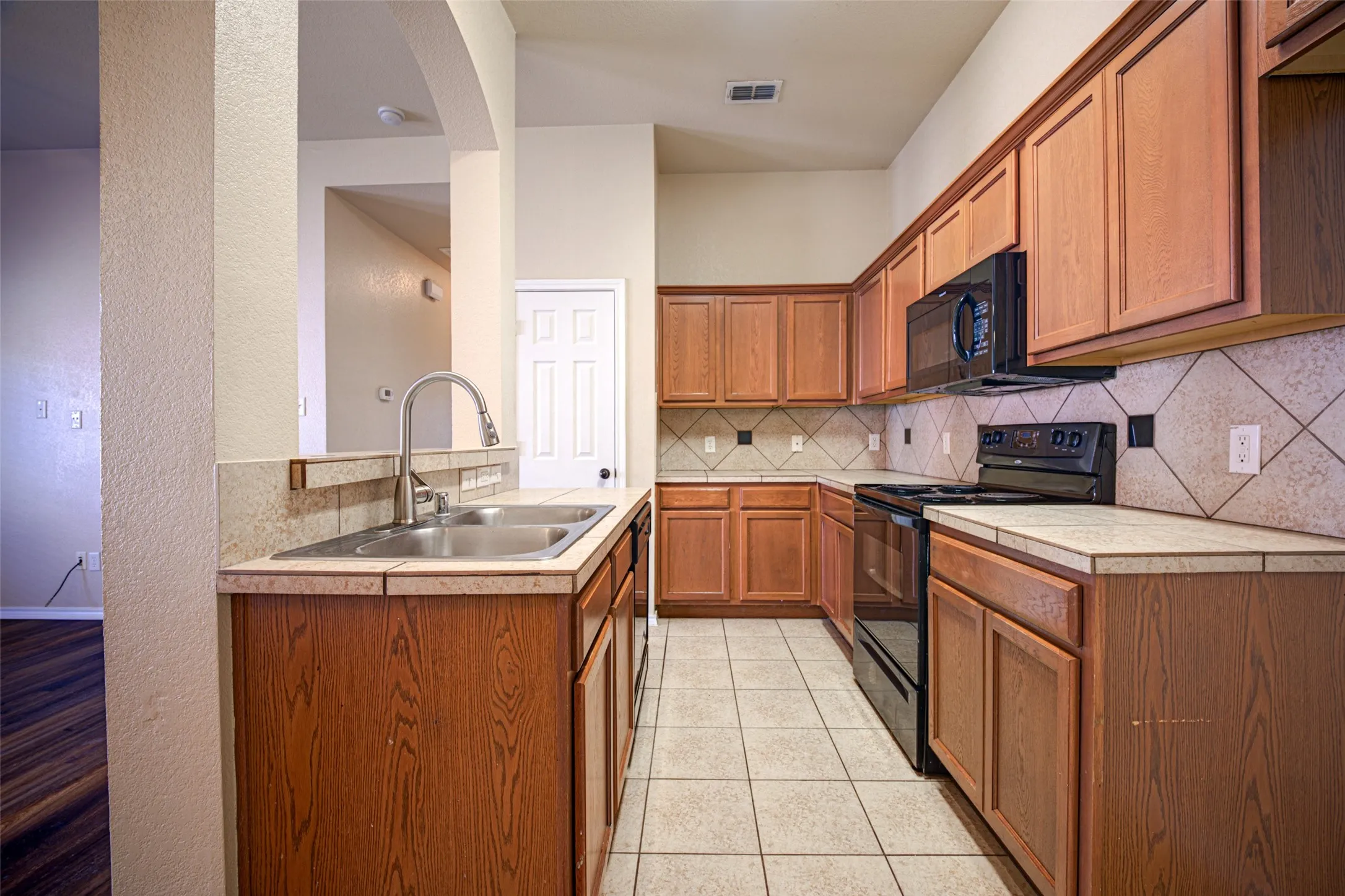 Duplex For Rent in Tarrant County , 1314 Piedmont Drive, Mansfield, Texas 76063, 3 Bedroom, 2 Bathroom, 2 Garage spaces, 1,222 Sqft, built in 2008, mls#21384359, Real Estate Agent in Mansfield, Homes For Rent in Tarrant county, Homes For Rent in Mansfield, Realtor in Mansfield Texas, Real Estate Brokerage Independent Realty Texas, Luminita Cordes Realtor