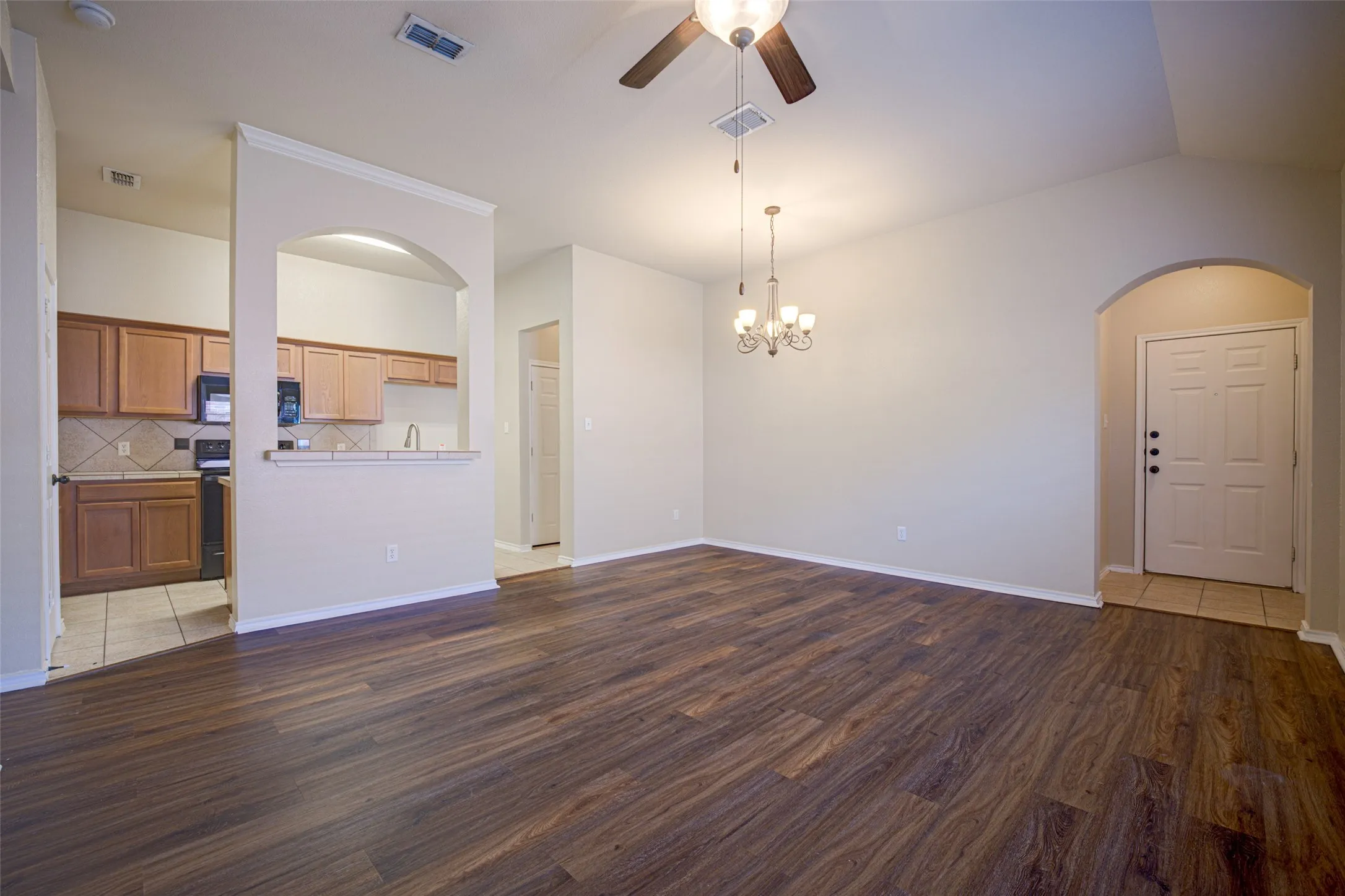 Duplex For Rent in Tarrant County , 1314 Piedmont Drive, Mansfield, Texas 76063, 3 Bedroom, 2 Bathroom, 2 Garage spaces, 1,222 Sqft, built in 2008, mls#21384359, Real Estate Agent in Mansfield, Homes For Rent in Tarrant county, Homes For Rent in Mansfield, Realtor in Mansfield Texas, Real Estate Brokerage Independent Realty Texas, Luminita Cordes Realtor