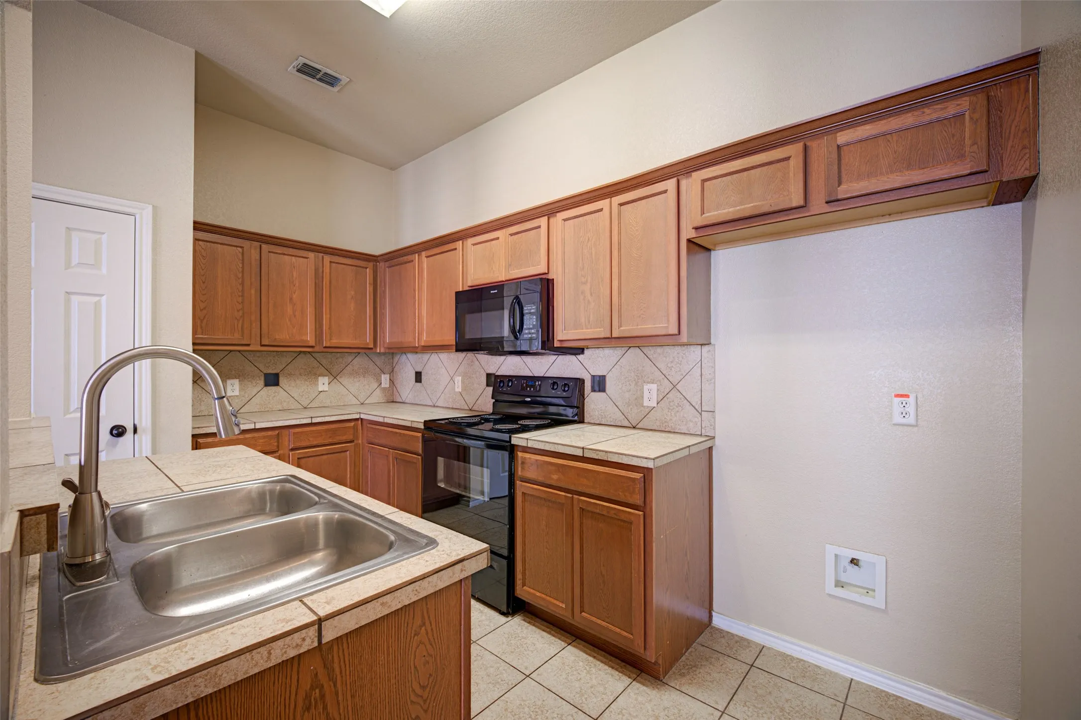 Duplex For Rent in Tarrant County , 1314 Piedmont Drive, Mansfield, Texas 76063, 3 Bedroom, 2 Bathroom, 2 Garage spaces, 1,222 Sqft, built in 2008, mls#21384359, Real Estate Agent in Mansfield, Homes For Rent in Tarrant county, Homes For Rent in Mansfield, Realtor in Mansfield Texas, Real Estate Brokerage Independent Realty Texas, Luminita Cordes Realtor